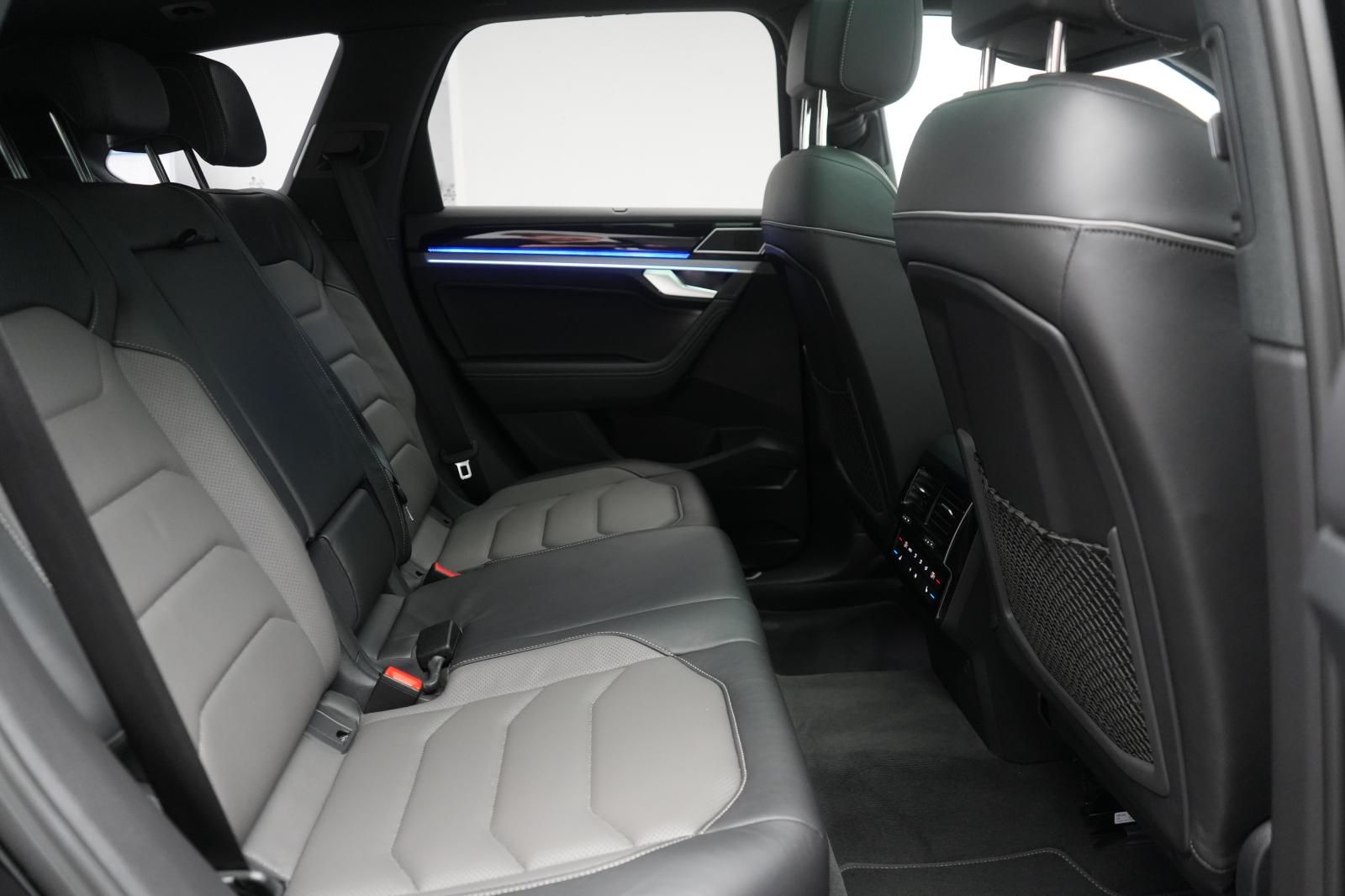 Volkswagen Touareg R-Line 3.0 TSI 22"/Matrix/STHZ/Pano/Luft
