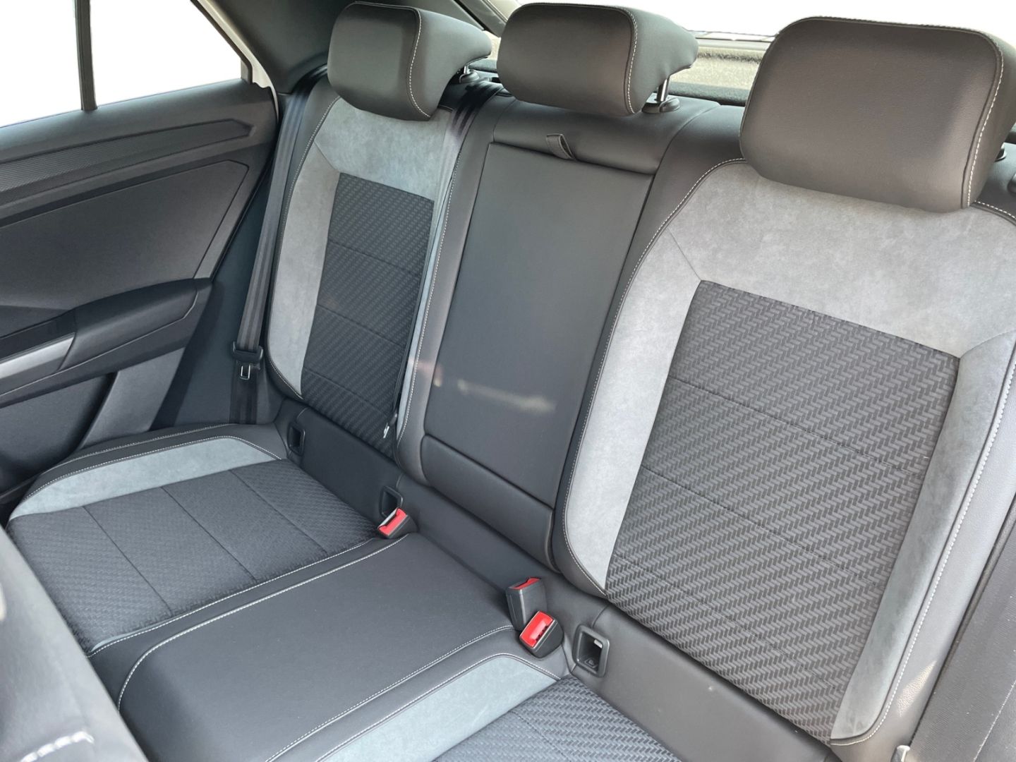 Volkswagen T-Roc R 2.0 TSI 4M DSG - Samsaru's Car Outlet