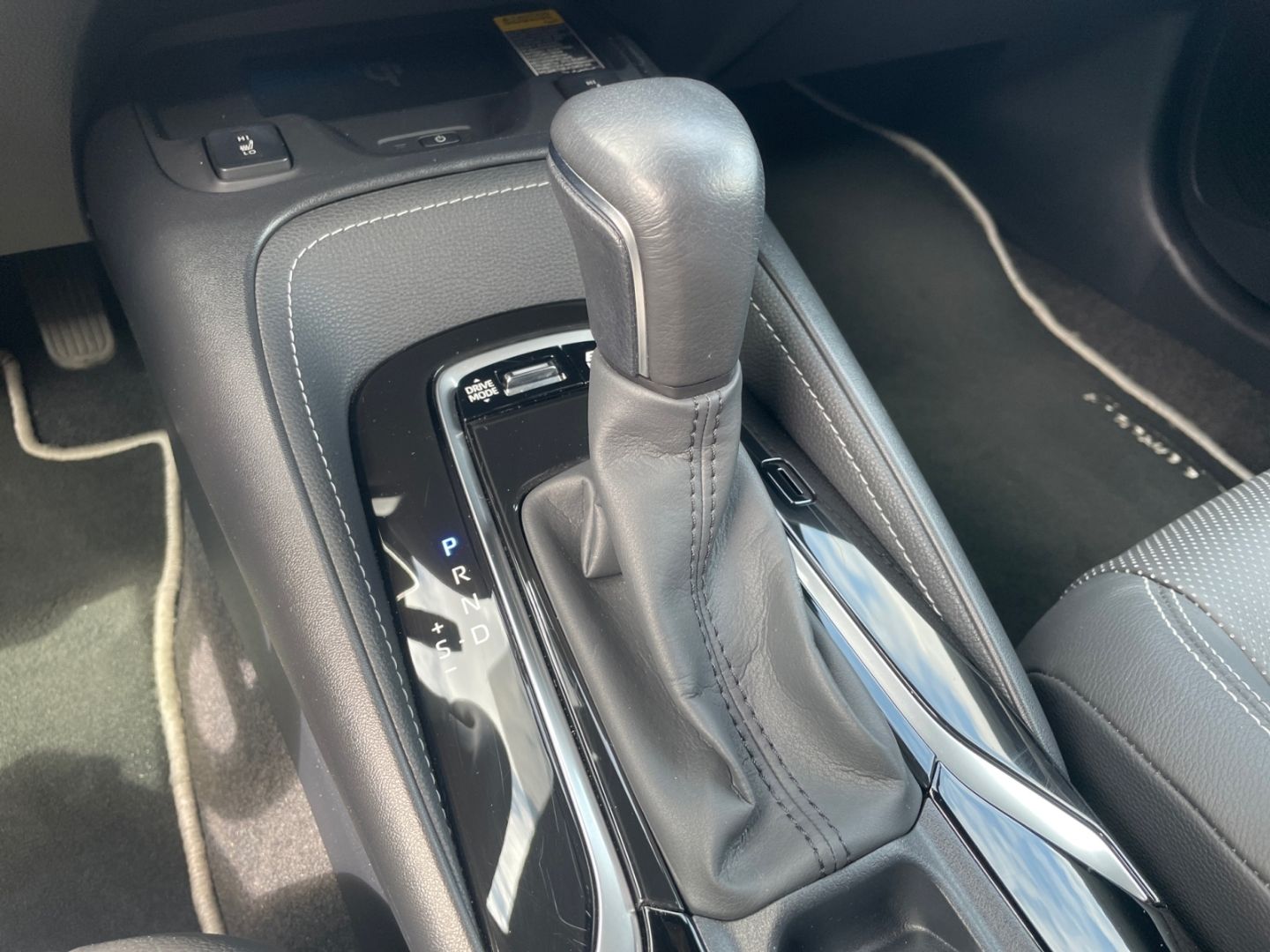 Toyota Corolla 2.0 Hybrid TS Lounge - Samsaru's Car Outlet
