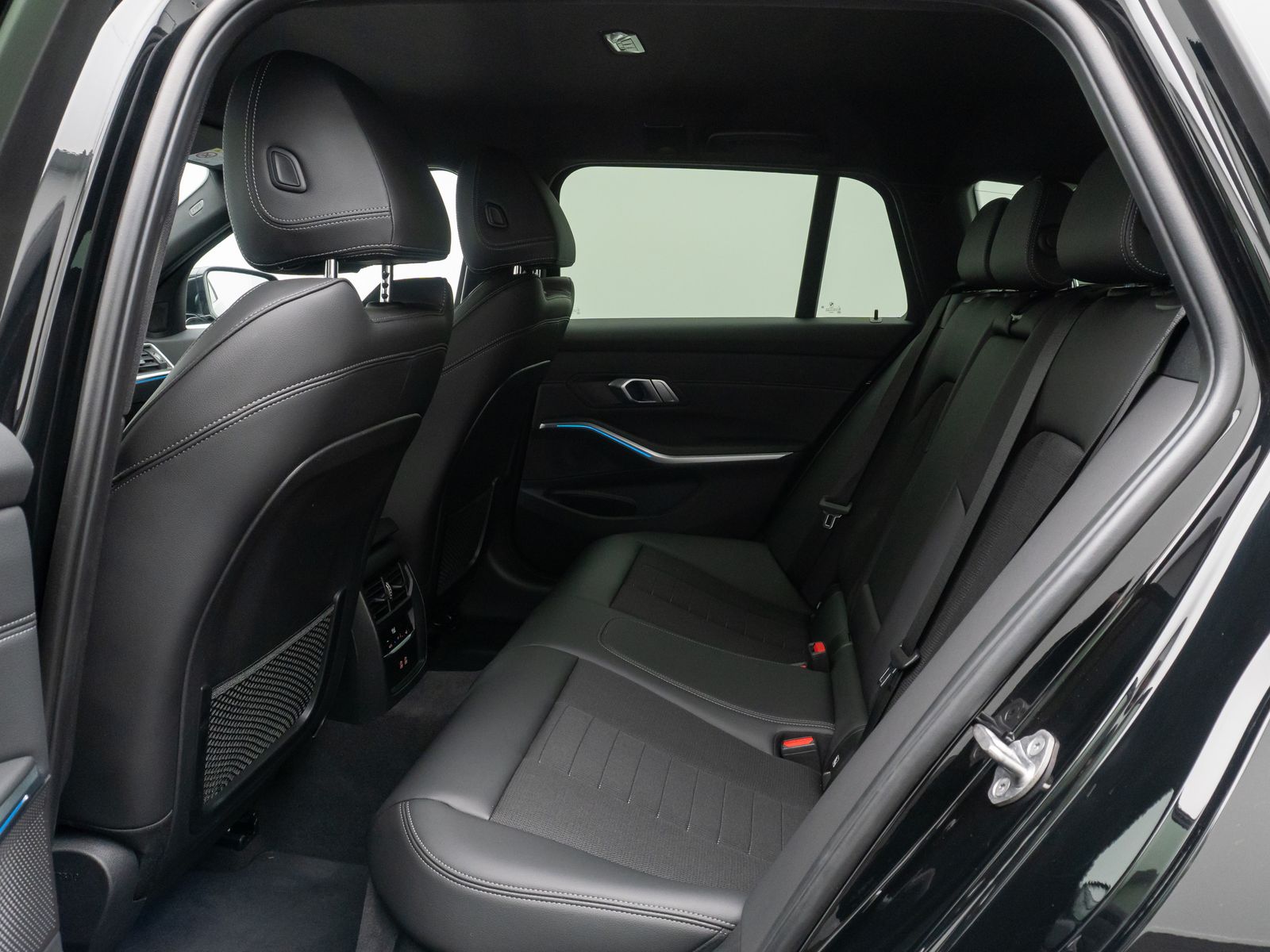 BMW 320e Sport Line - Samsaru's Car Outlet