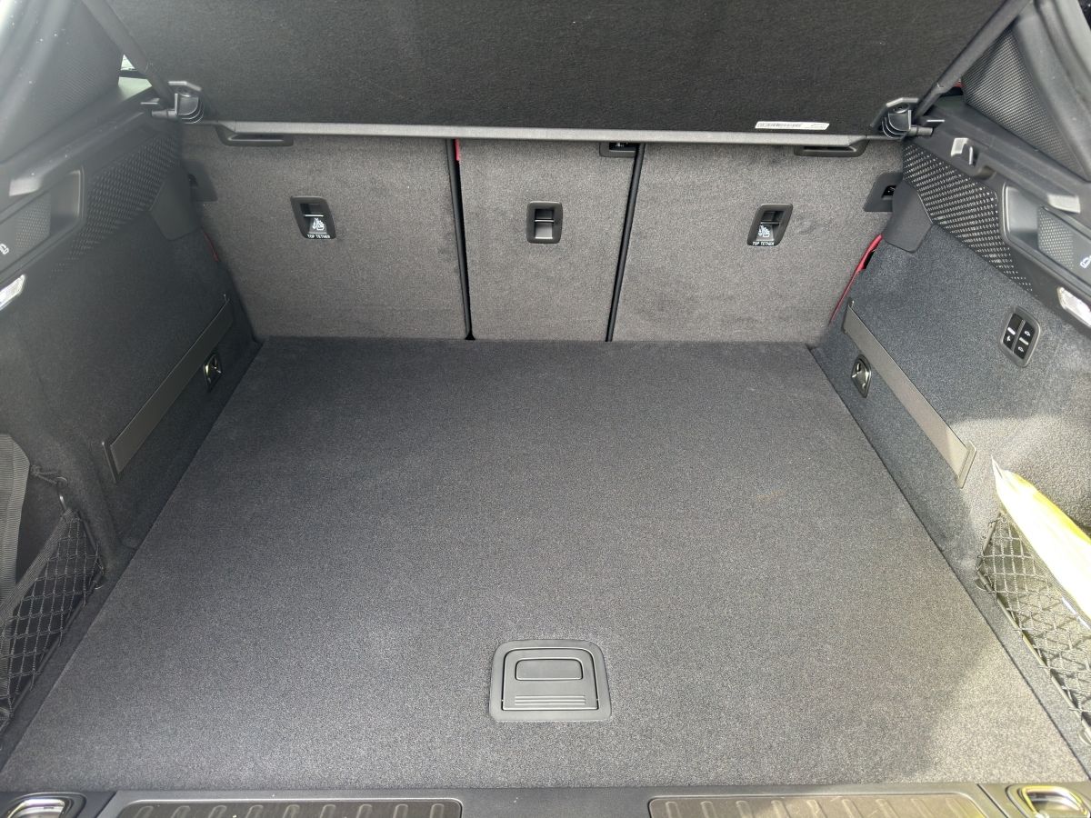 Porsche Macan 4 - Samsaru's Car Outlet