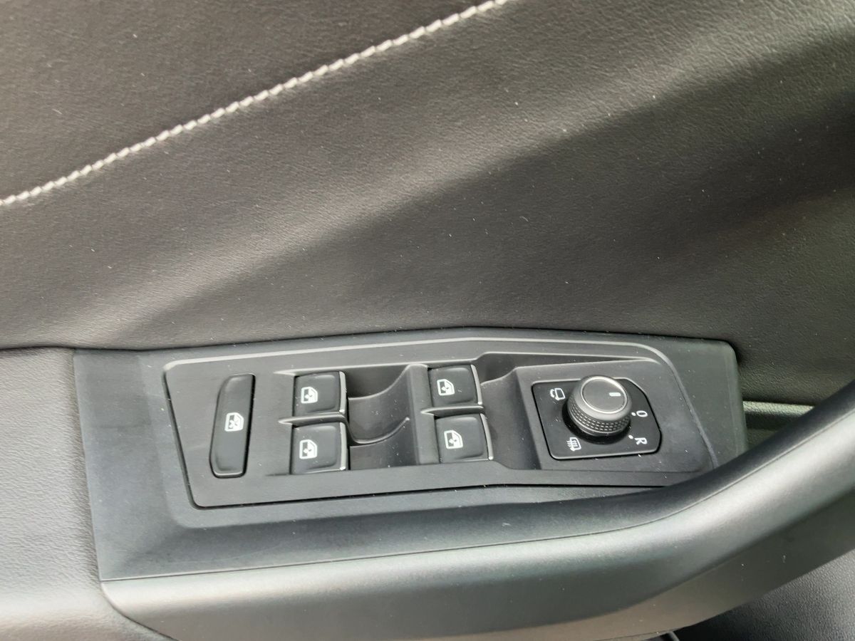 Volkswagen T-Roc - Samsaru's Car Outlet