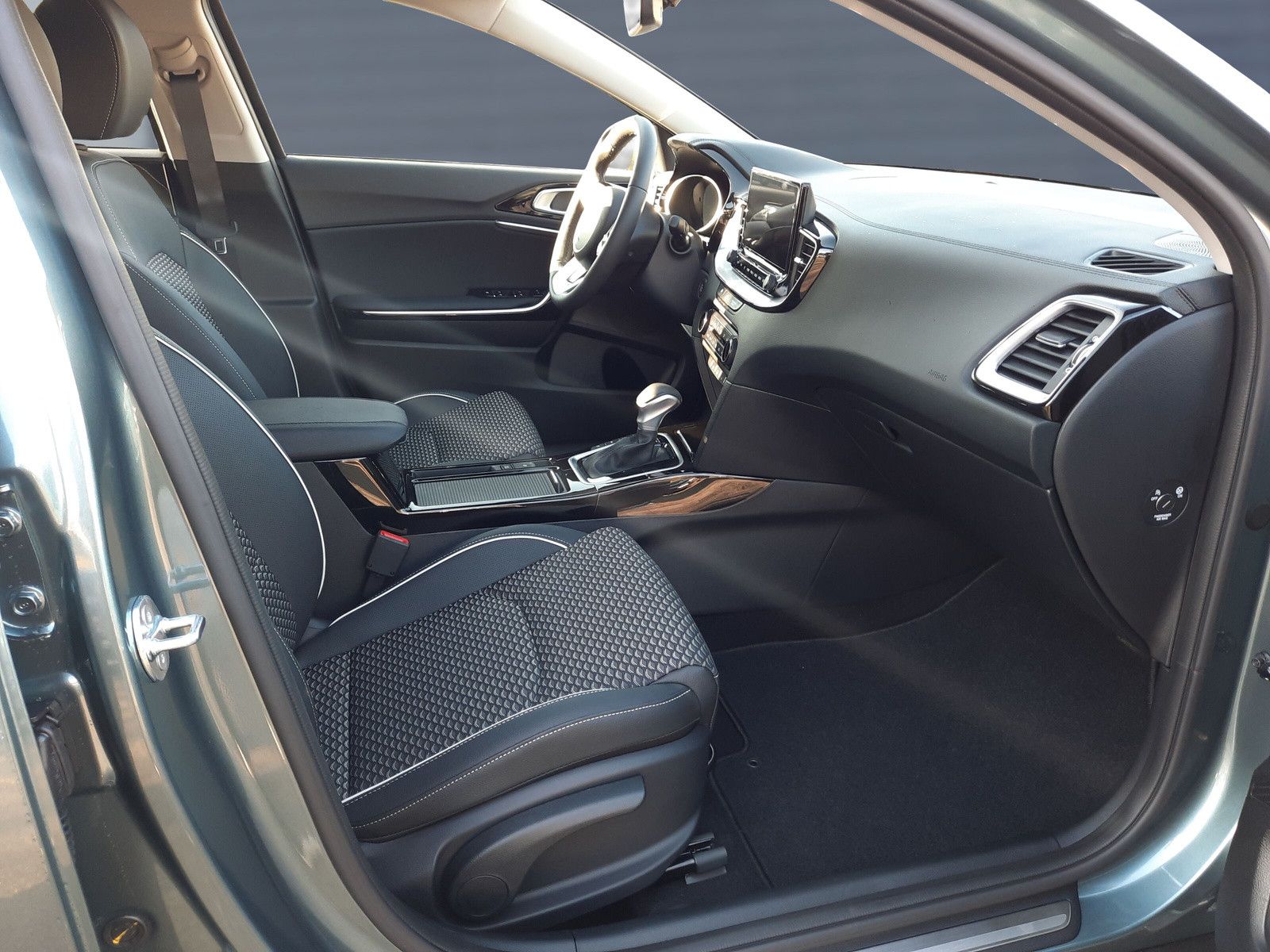 Kia XCeed 1.5 T GDI DCT Edition - Samsaru's Car Outlet