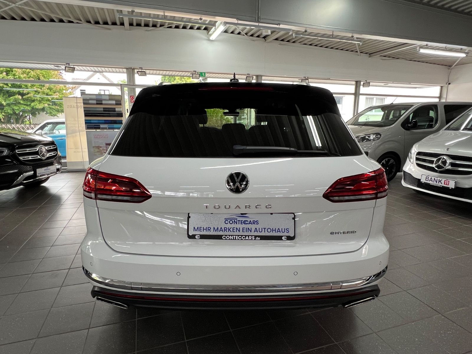 Volkswagen Touareg 3.0 TSI Elegance 4Motion eHybrid - Samsaru's Car Outlet