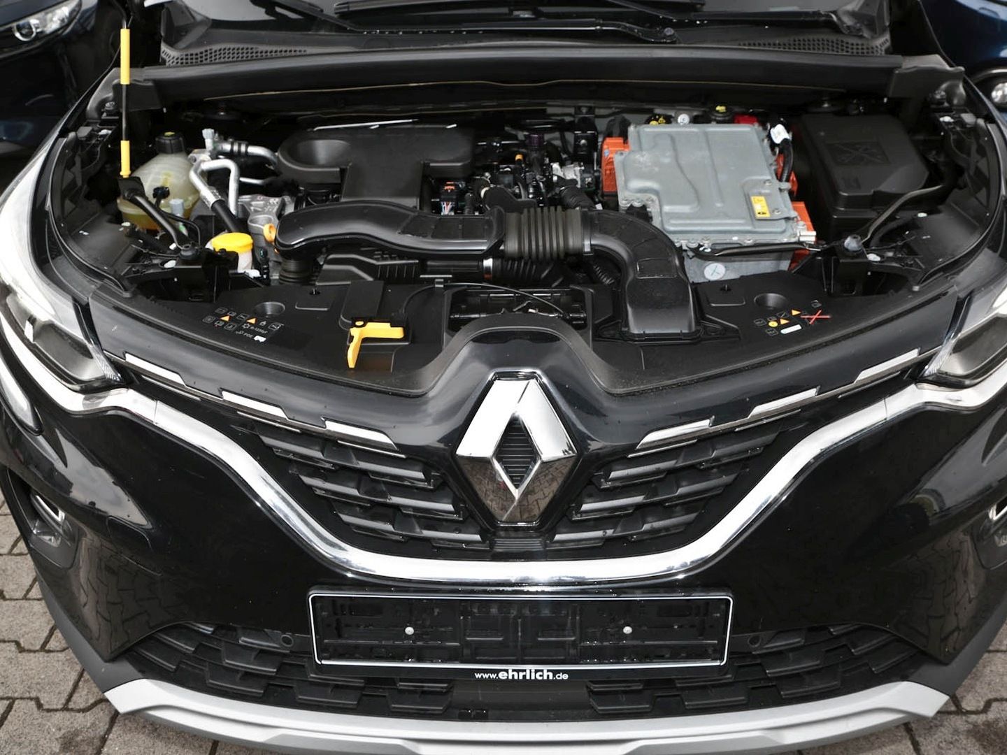Renault Captur Intens Plug-in Hybrid - Samsaru's Car Outlet