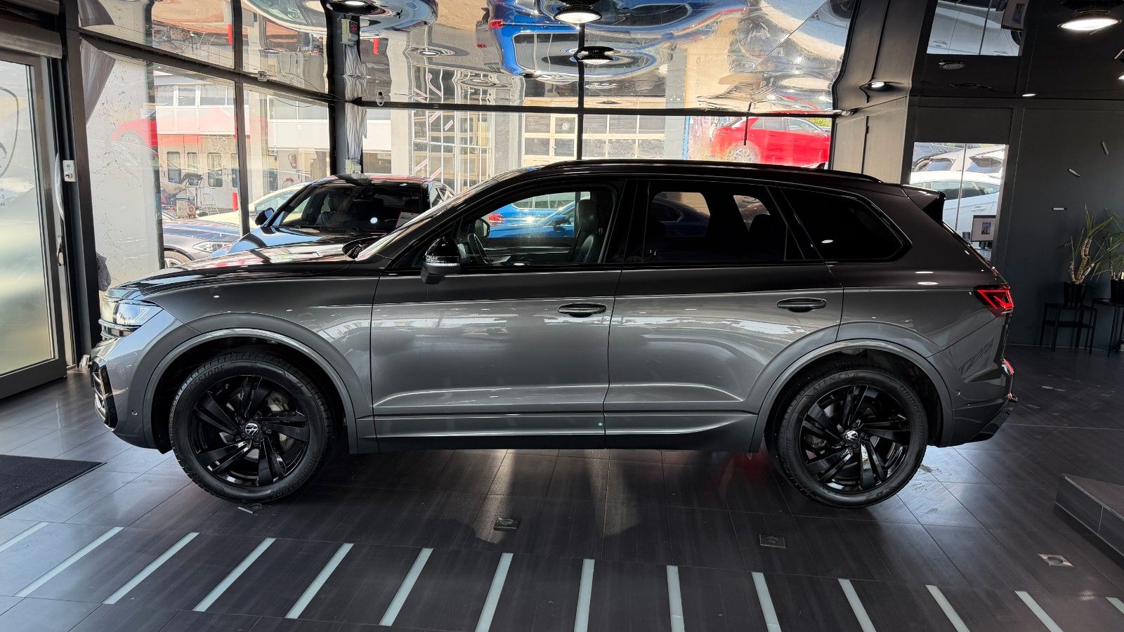 Volkswagen Touareg 3.0 TDI R-Line*4M*Nachtsicht*Luft*Black