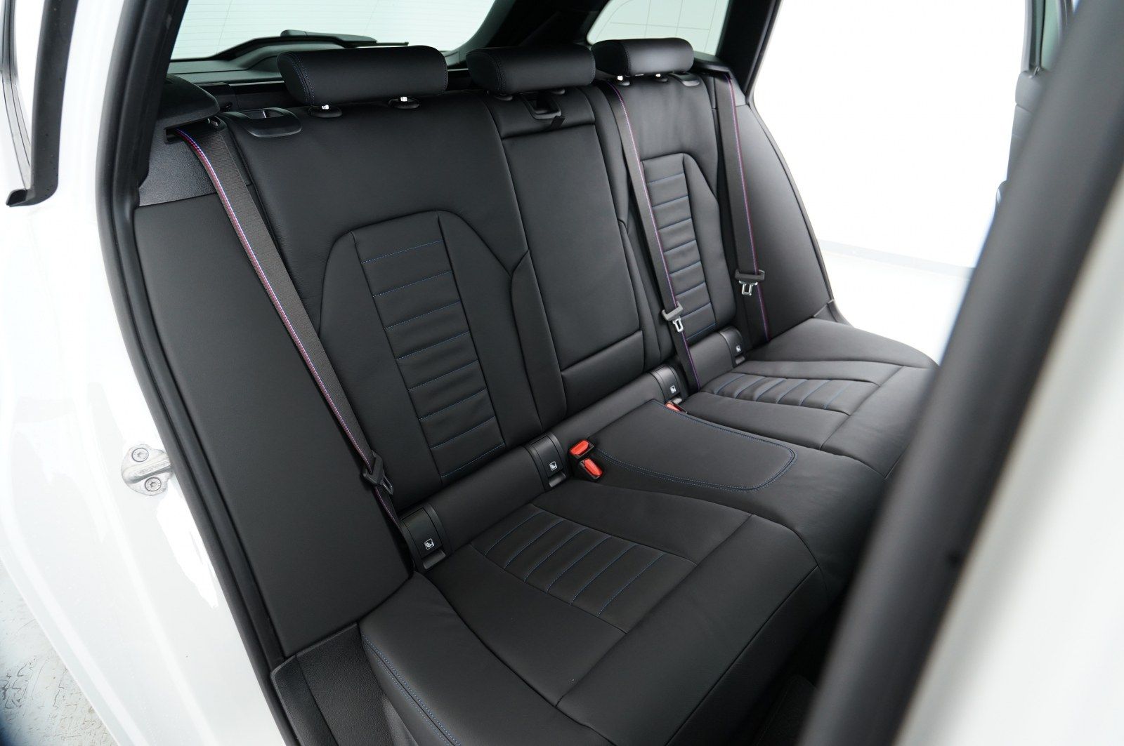 BMW 330e xDrive Touring (M-Sport Navi LED AHK H/K)