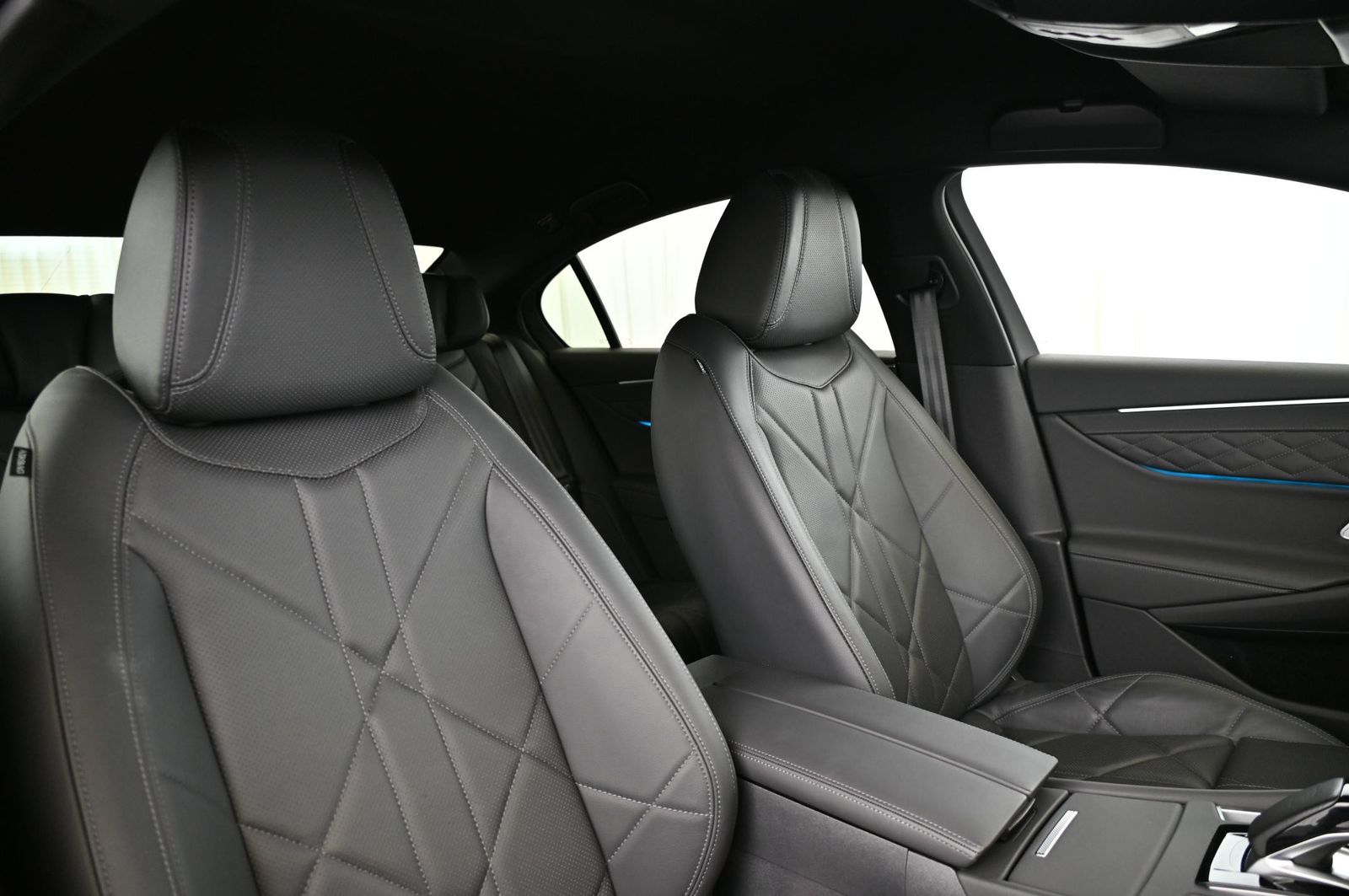 DS Automobiles DS9 1.6 E-Tense 250 RIVOLI+ UVP 68.000 EUR