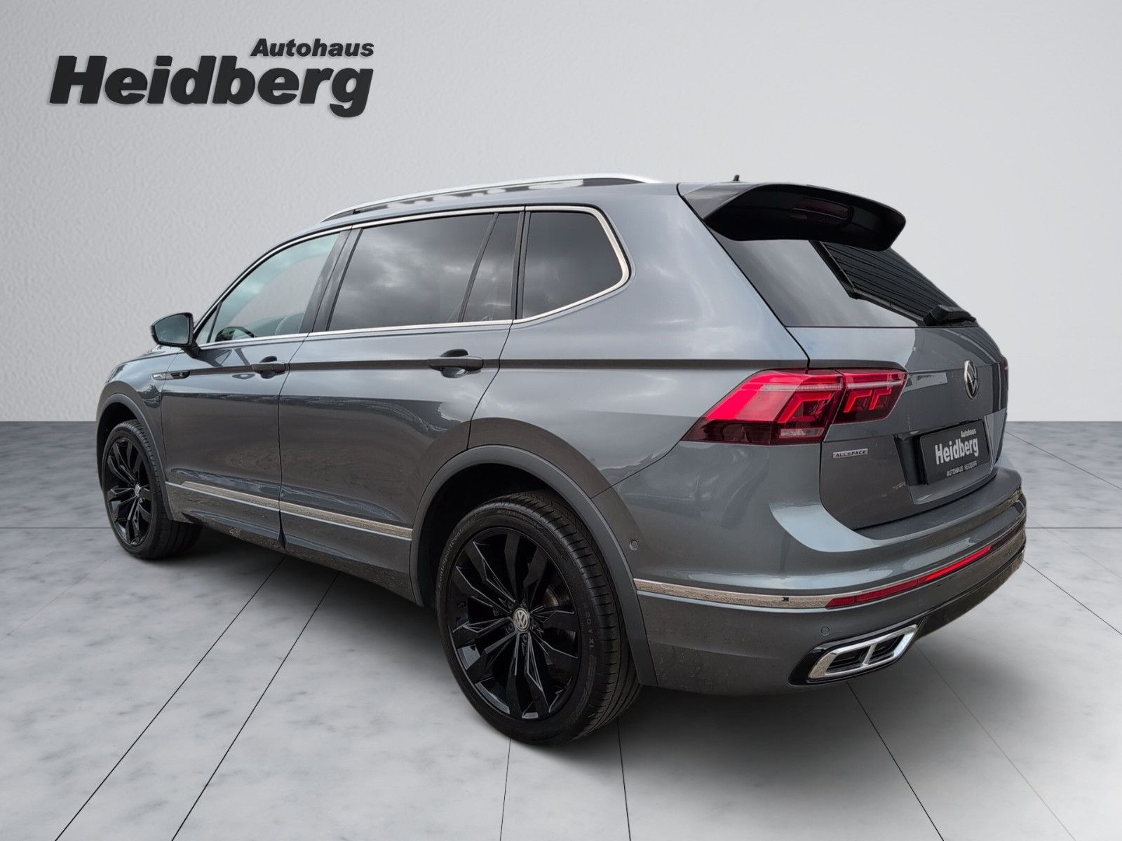 Volkswagen Tiguan Allspace R-LINE AHK-schw LEDER 20" 360°
