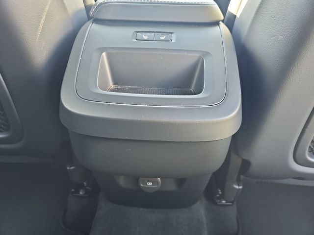 Volvo XC60 B5 B AWD Plus Dark - Samsaru's Car Outlet