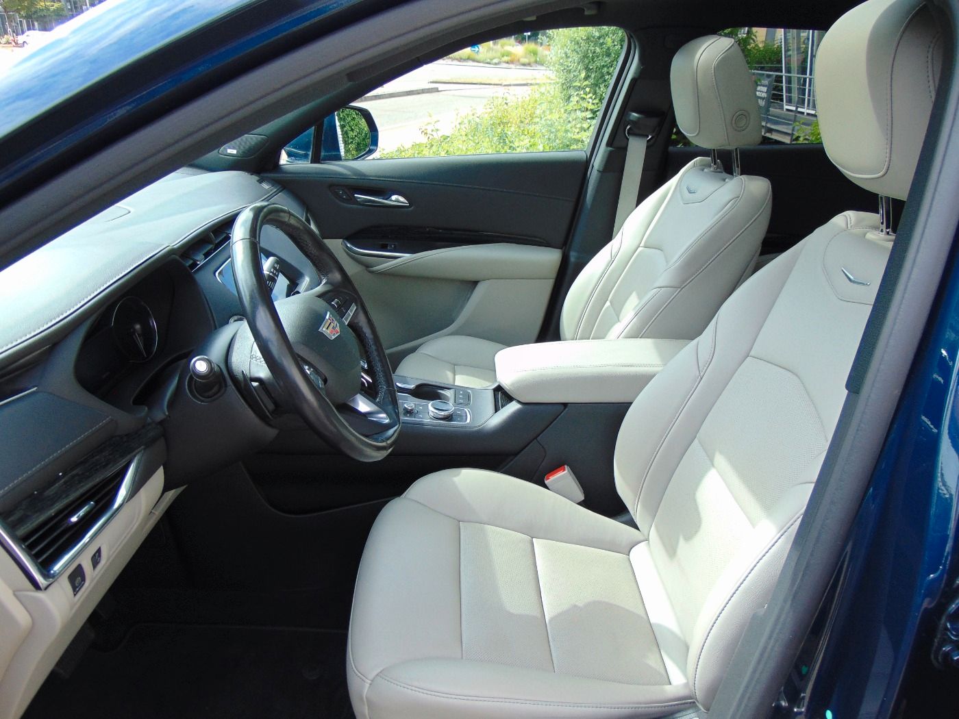 Cadillac XT4 350T Premium Luxury Panoramadach AHK Navi