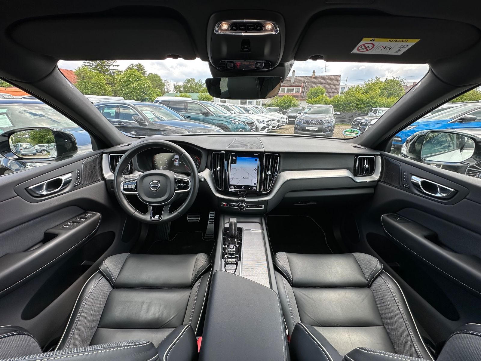 Volvo XC60 R Design T8 AWD Navi Pano HuD ACC AHK Leder