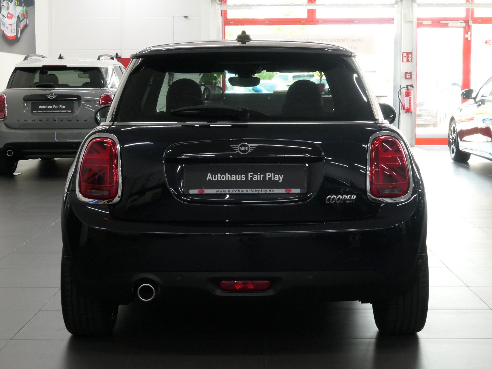 MINI Mini Cooper Aut. - Samsaru's Car Outlet
