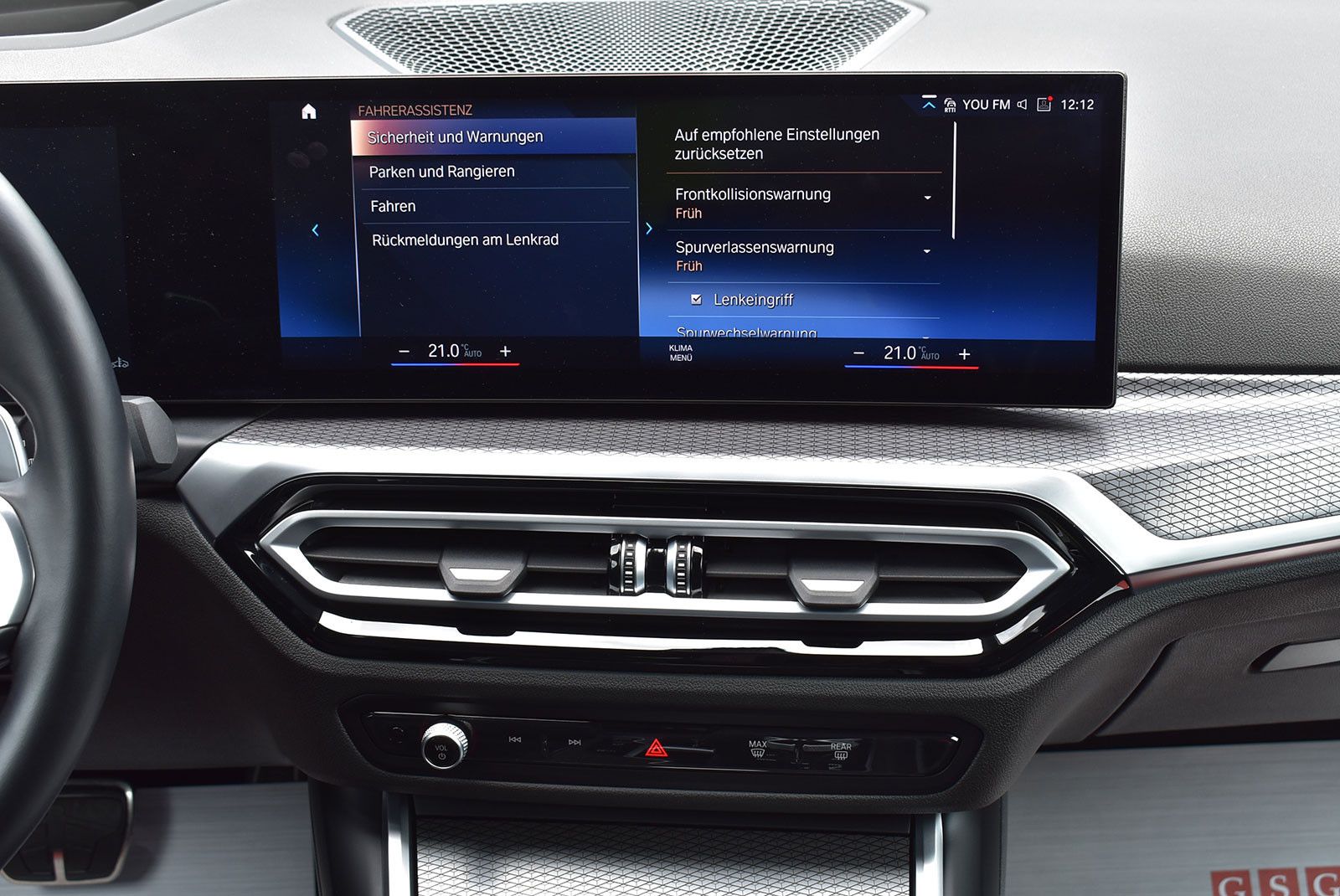 BMW 320 i xDrive M Sport - Samsaru's Car Outlet