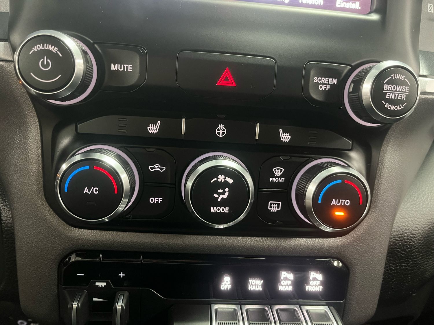 Dodge RAM 5,7l V8 CrewCab/LED/AHK/SHZ/Navi