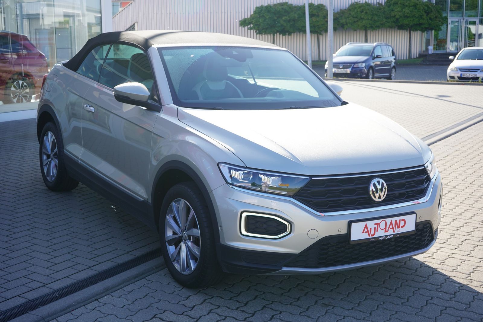 Volkswagen T-Roc 1.5 TSI Style - Samsaru's Car Outlet