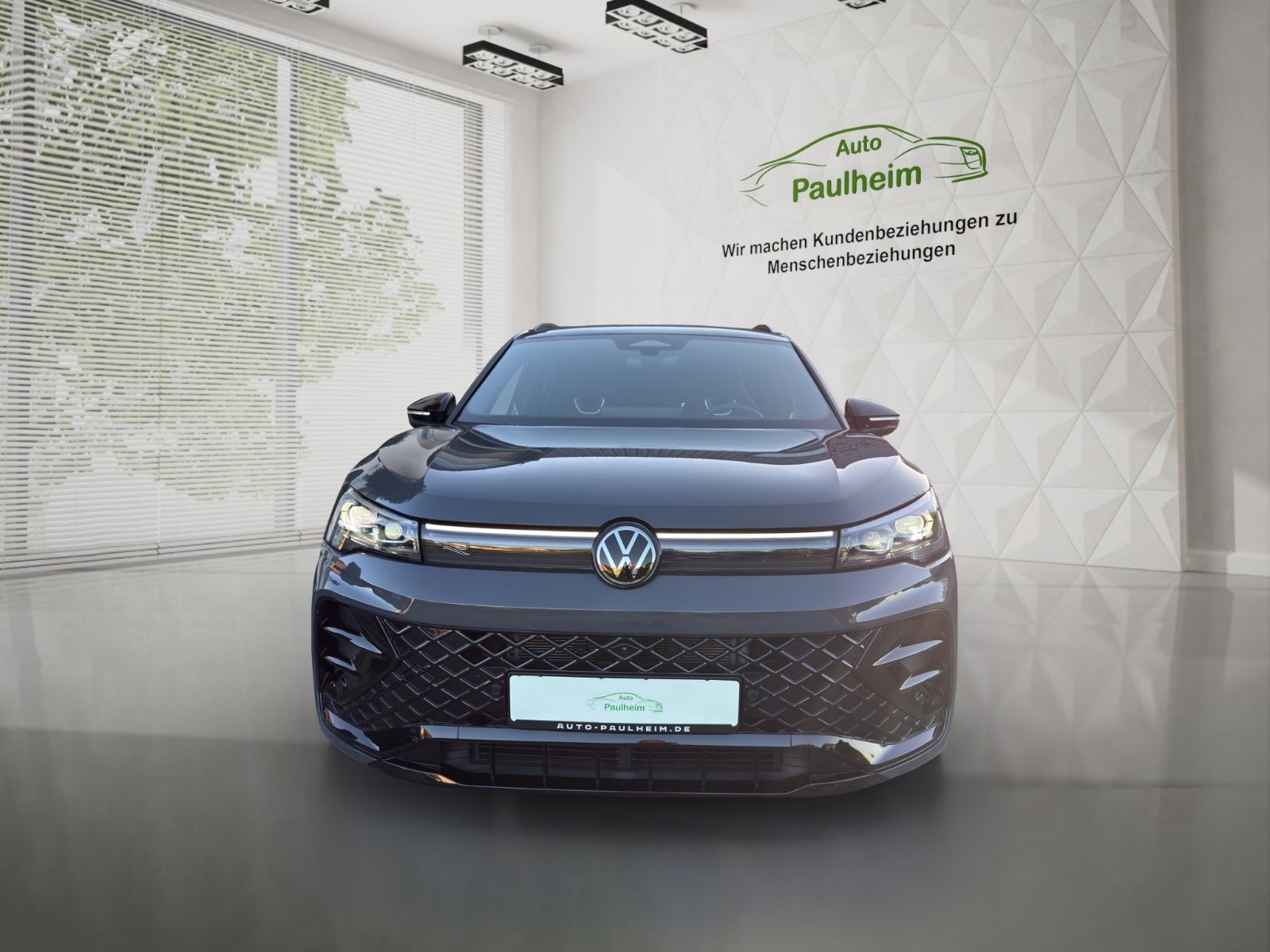 Volkswagen Tiguan 2.0 TSI DSG 4M R-Line»PANO»AHK»HuD»HK»20"
