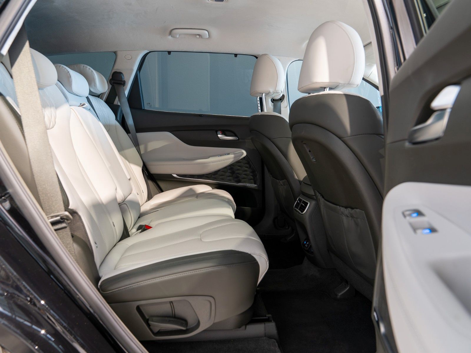 Hyundai Santa Fe Signature Plug-In Hybrid 4WD - Samsaru's Car Outlet