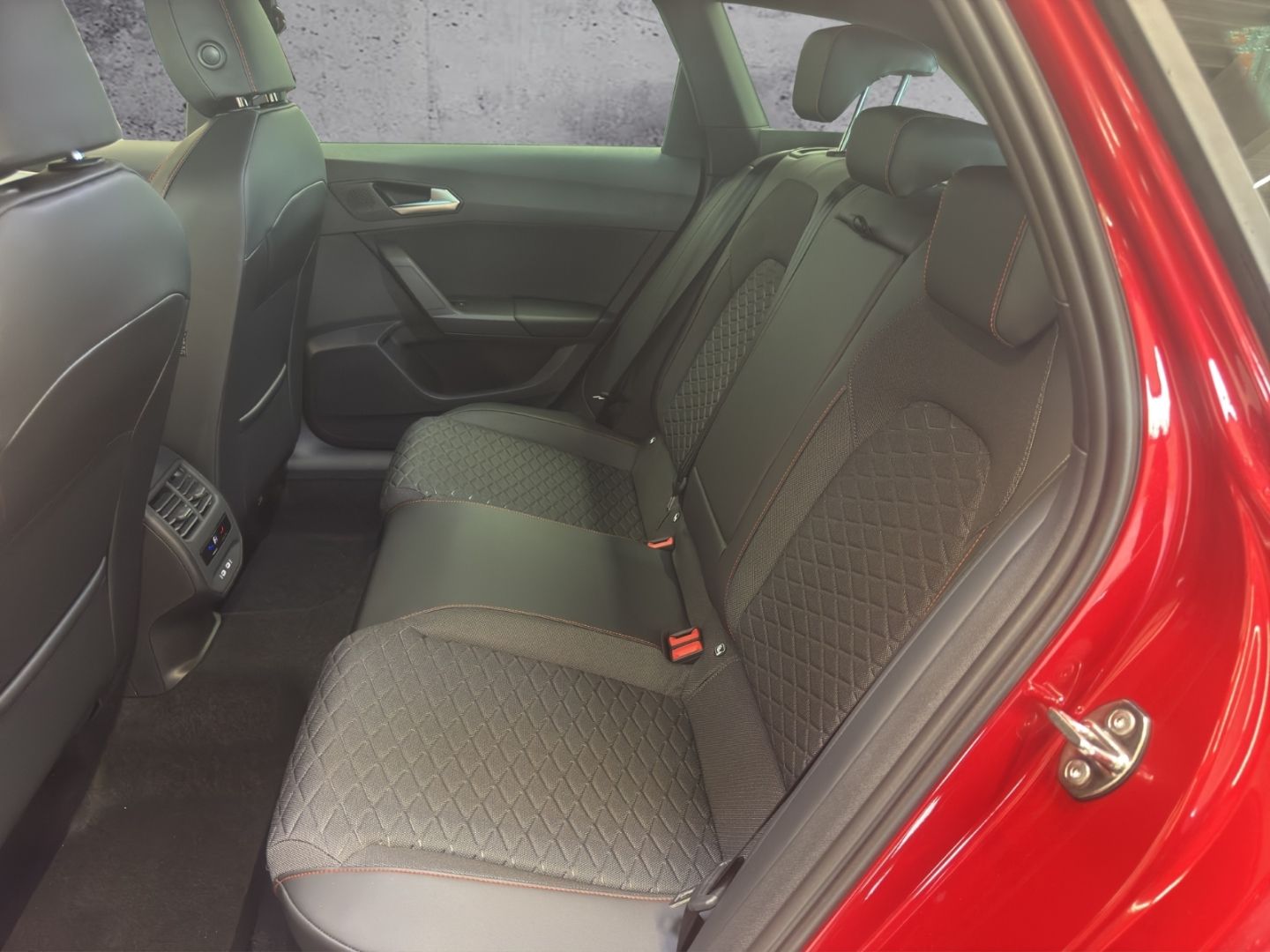 Seat Leon Sp. 1.5 eTSI DSG FR Black Edition AHK FaPa
