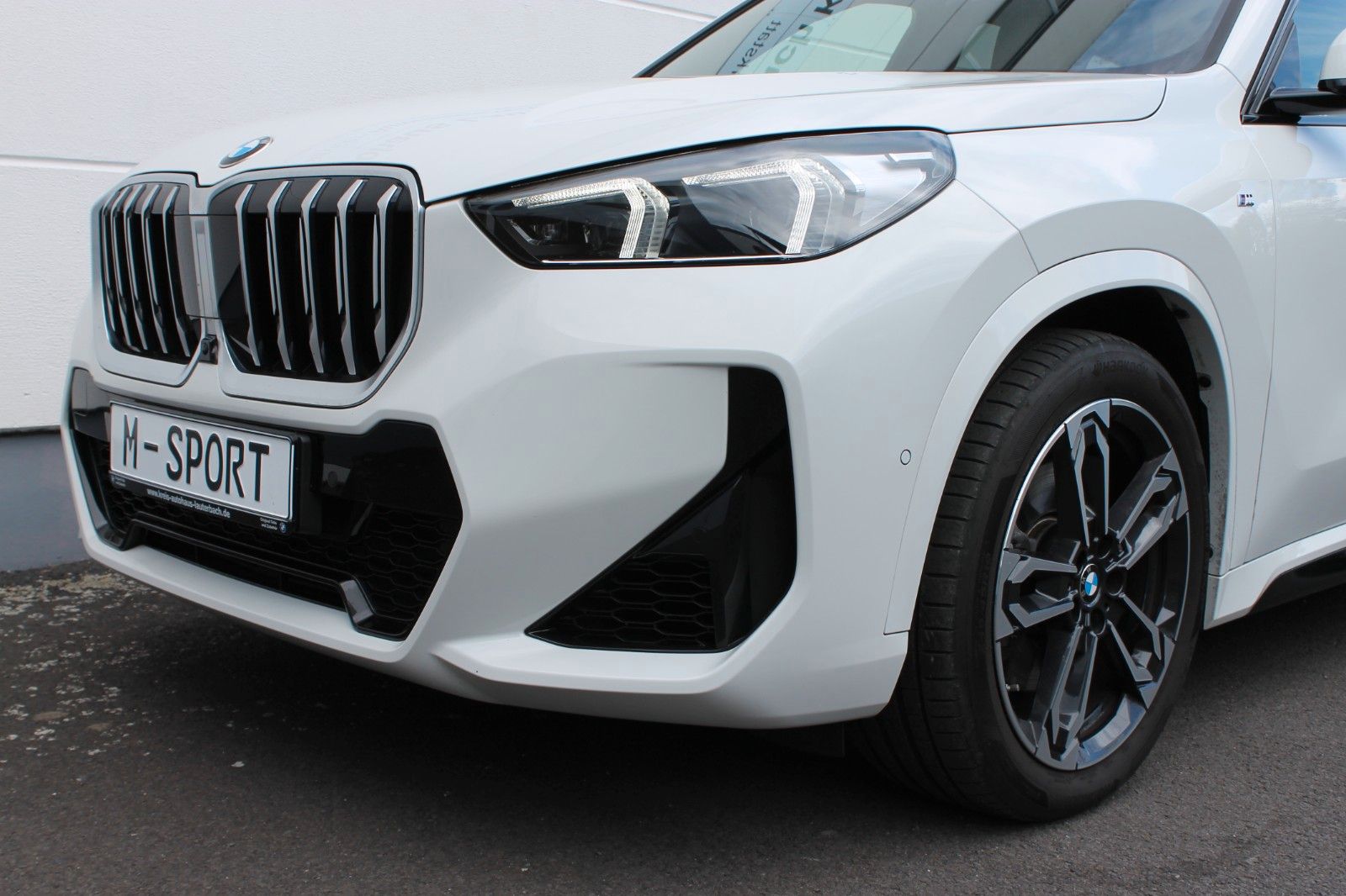 BMW X1 xDrive 23i M-Sport - Samsaru's Car Outlet