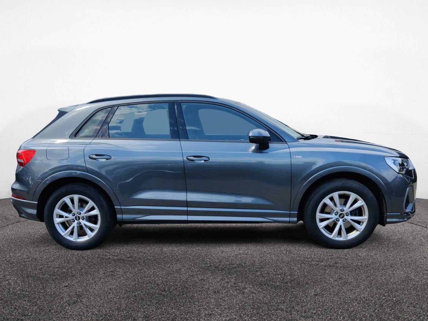 Audi Q3 35 TDI S line quattro - Samsaru's Car Outlet