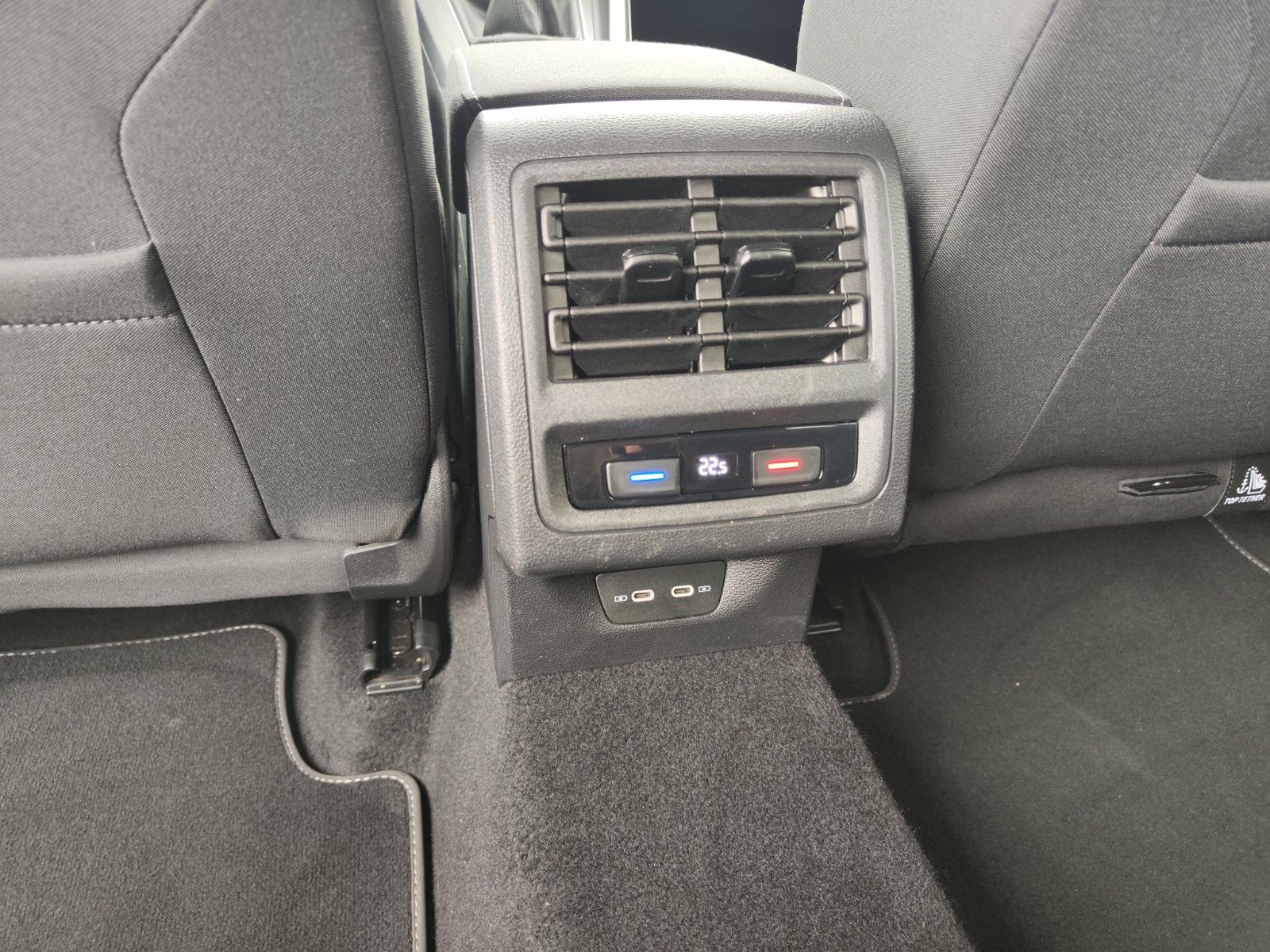Volkswagen Golf VIII Variant 1.5 TSI - Samsaru's Car Outlet