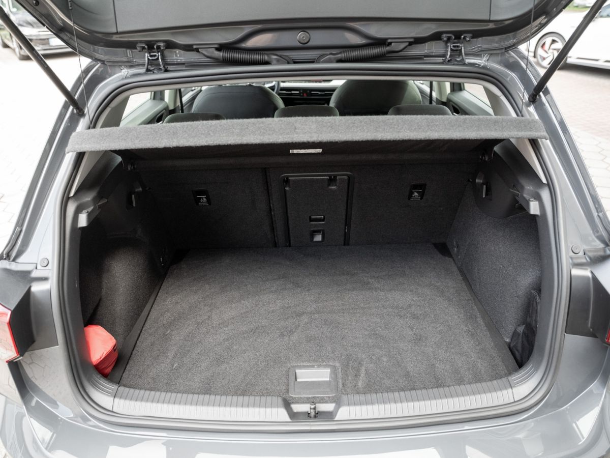 Volkswagen Golf Life 1.5 eTSI DSG - Samsaru's Car Outlet