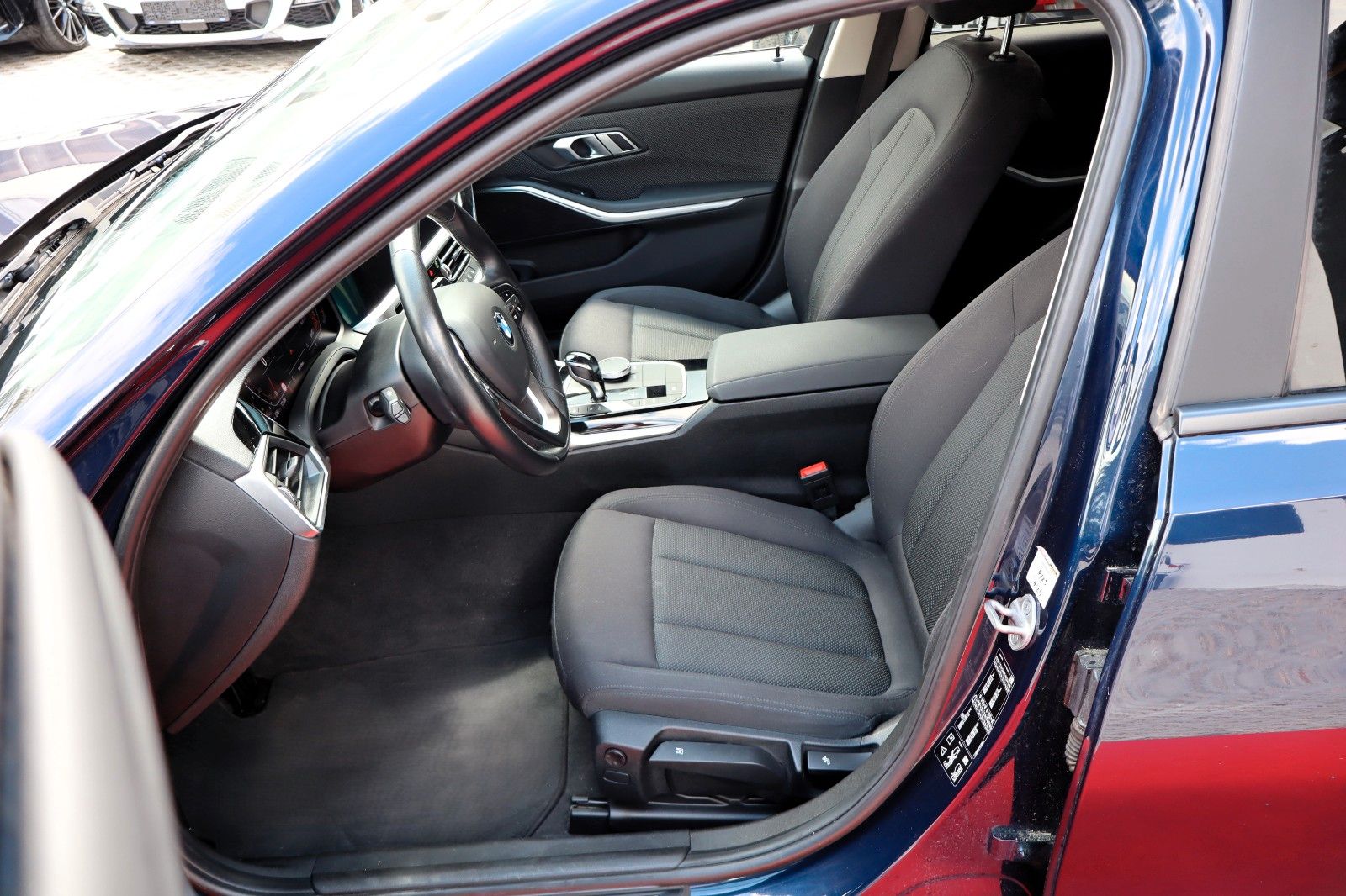 BMW 330 d xDrive - Samsaru's Car Outlet