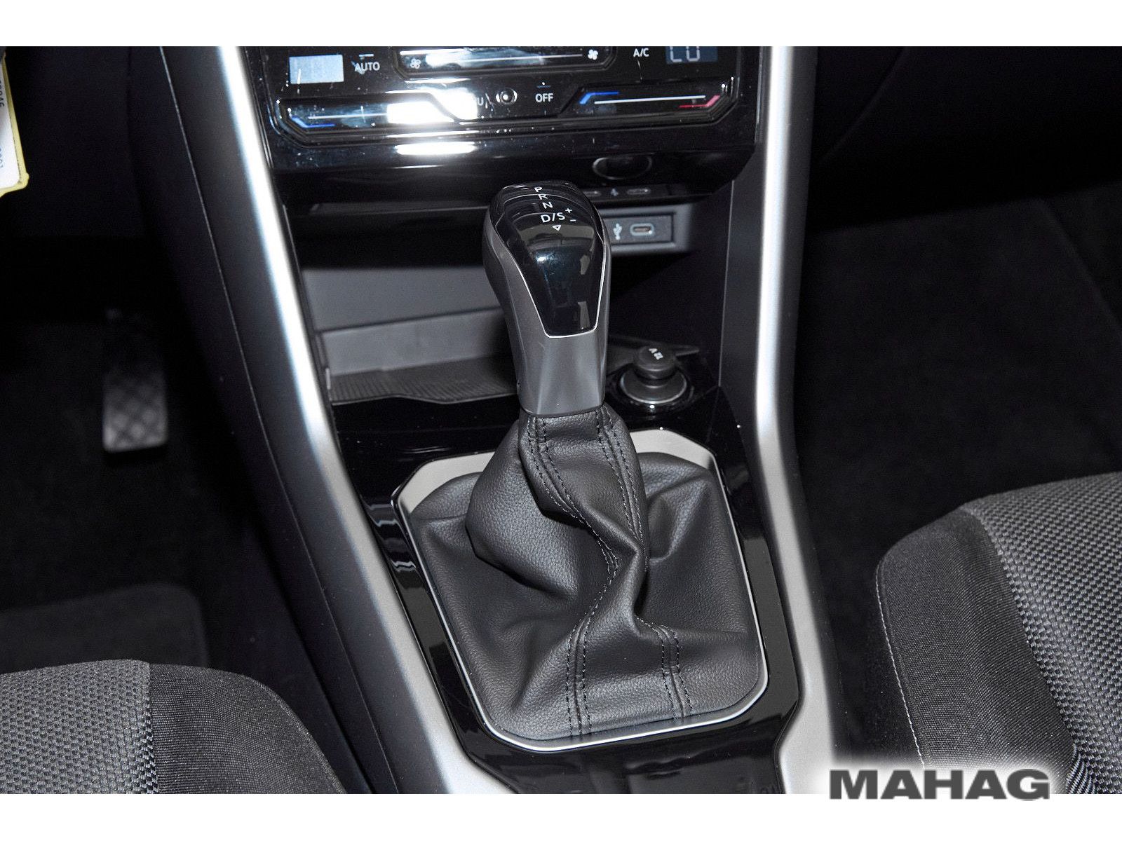 Volkswagen T-ROC 1.5 TSI LIFE - Samsaru's Car Outlet