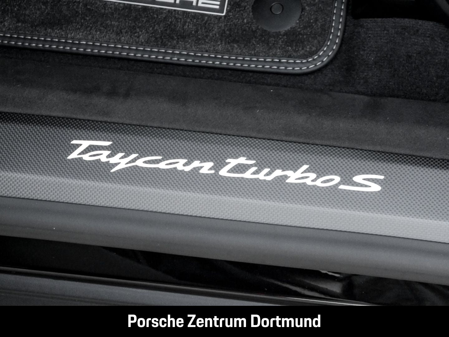 Porsche Taycan Turbo S LED-Matrix Burmester InnoDrive