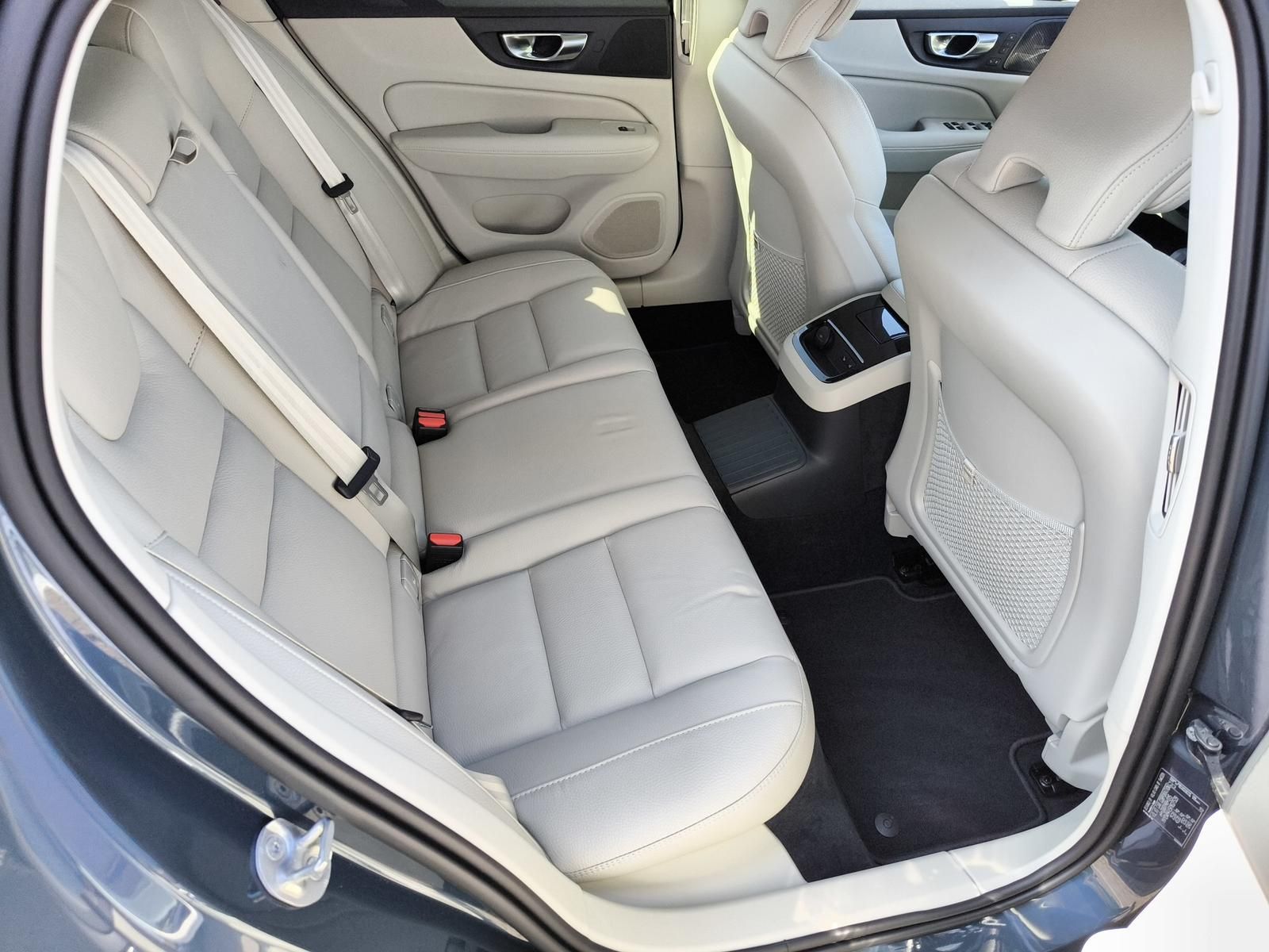 Volvo V60 T6 Recharge Plus Dark Plug-In Hybrid AWD