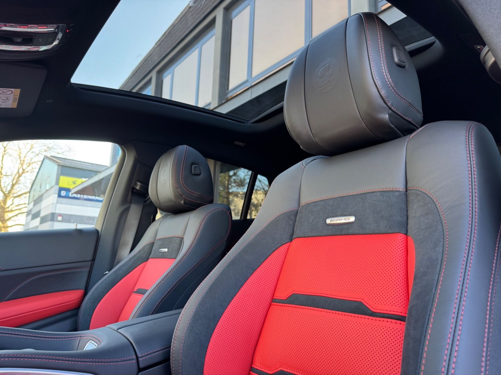 Mercedes-Benz COUPÉ|ROT|MY26|CARBON|BURMESTER|HEAD-UP|MASSAGE|
