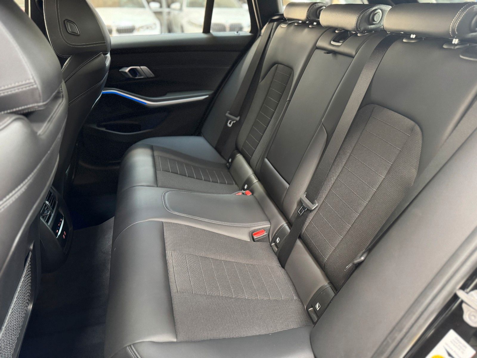 BMW 320d M-Sport - Samsaru's Car Outlet