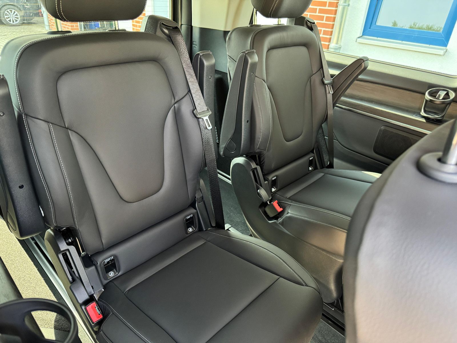 Mercedes-Benz V 300d AVANGARDE AMG - Samsaru's Car Outlet