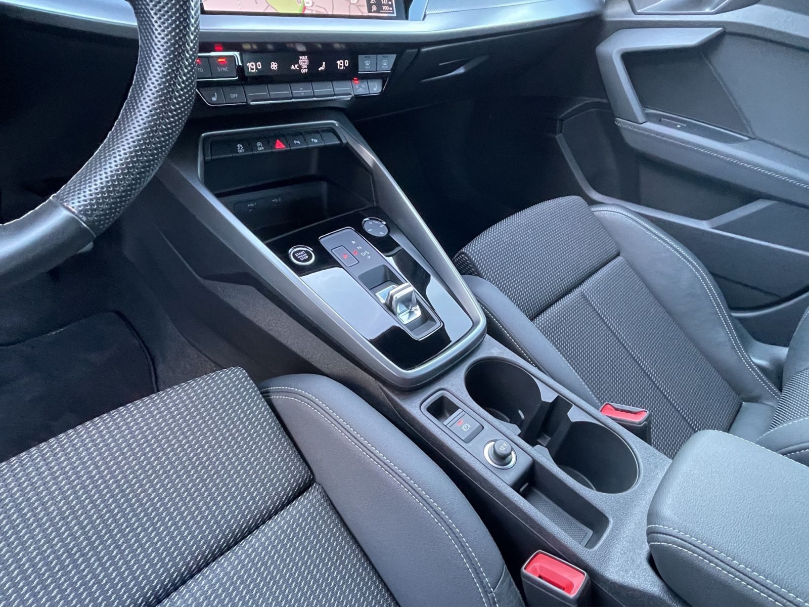 Audi A3 Sportback 30 TFSI LED Navi PDC+ Teilleder