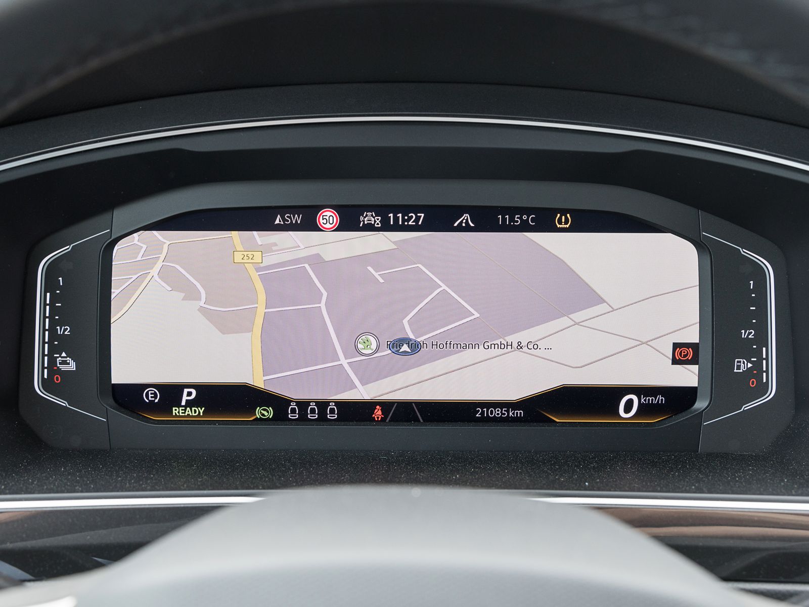 Volkswagen Tiguan 1.4 TSI eHybrid R-Line - Samsaru's Car Outlet
