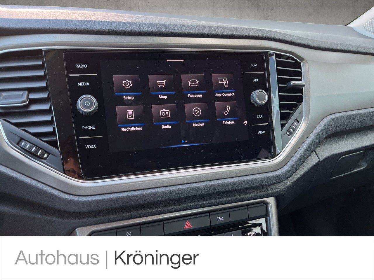 Volkswagen T-Roc 1.5 TSI DSG Style - Samsaru's Car Outlet