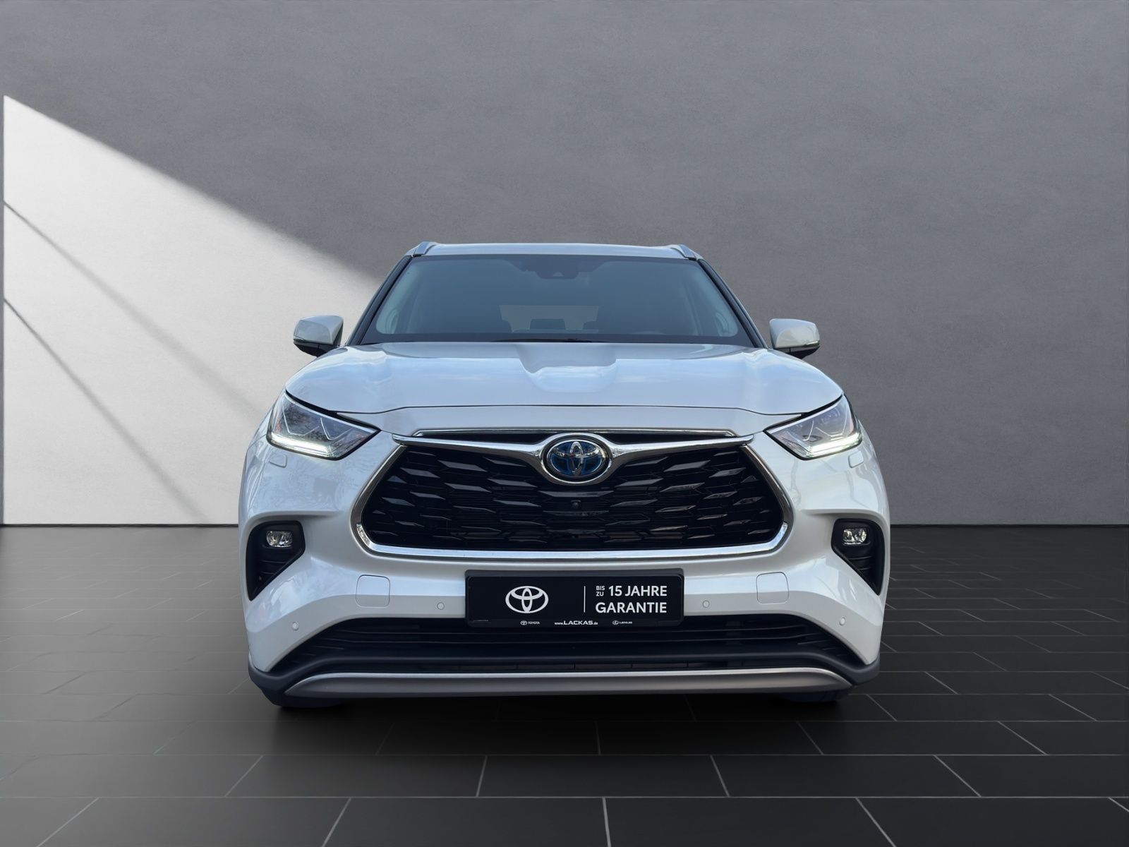 Toyota Highlander Hybrid Luxury 7 SITZER+AHK+LEDER+HuD