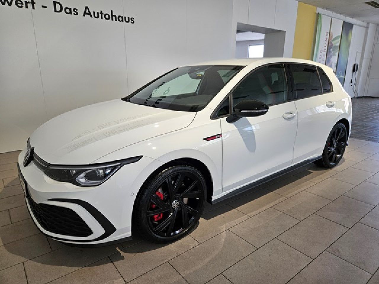 Volkswagen Golf 2.0 TSI GTI DSG BlackStyle - Samsaru's Car Outlet