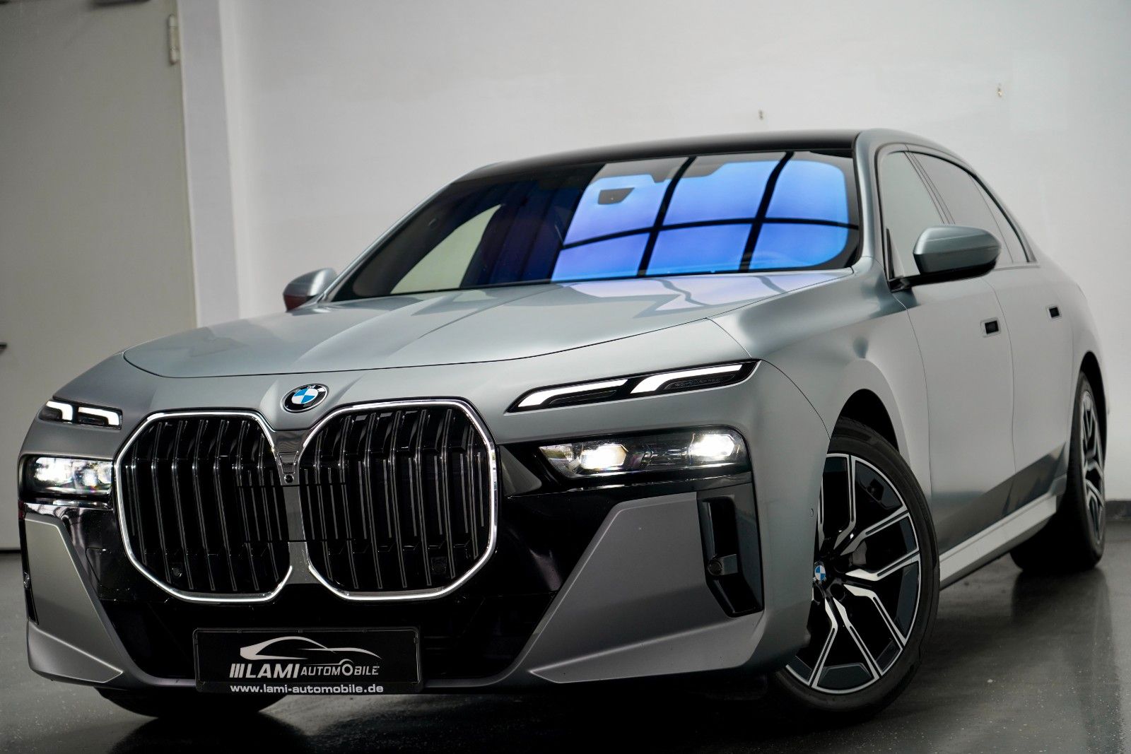 BMW 740d xDrive M Sport FOND TV EXECUTIVE 360 VOLL