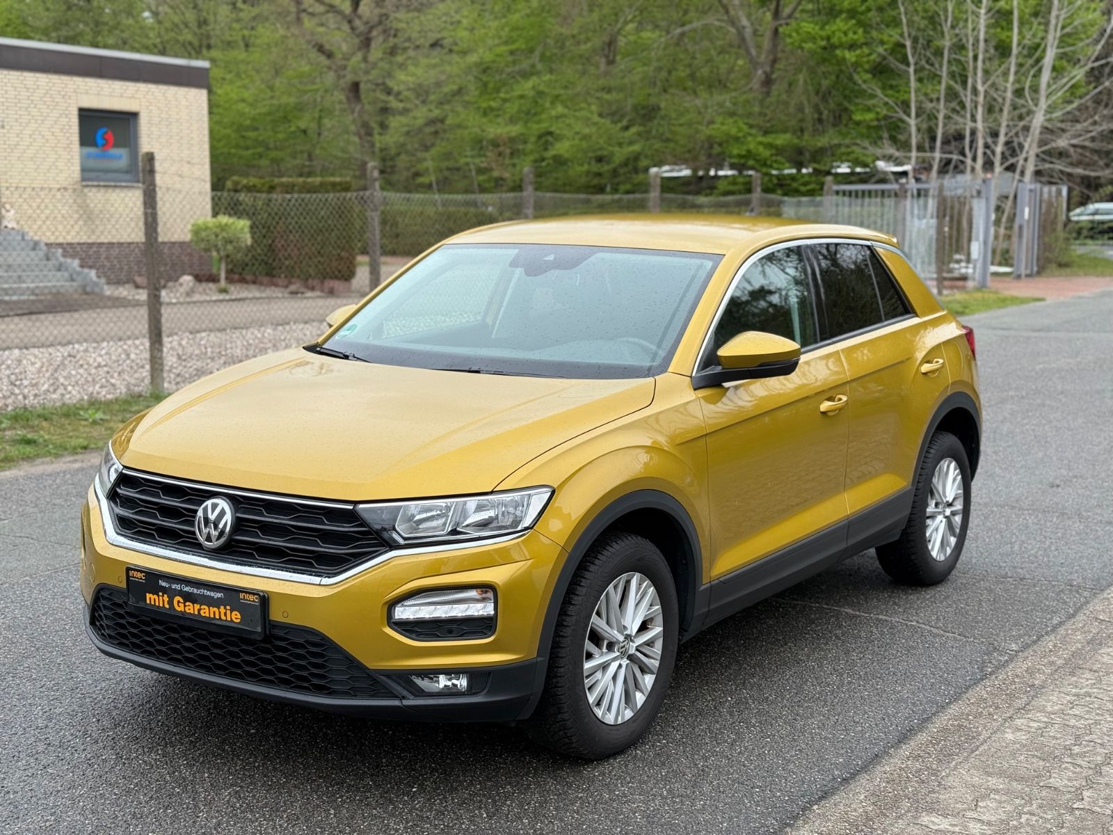 Volkswagen T-Roc 1.0 TSI - Samsaru's Car Outlet