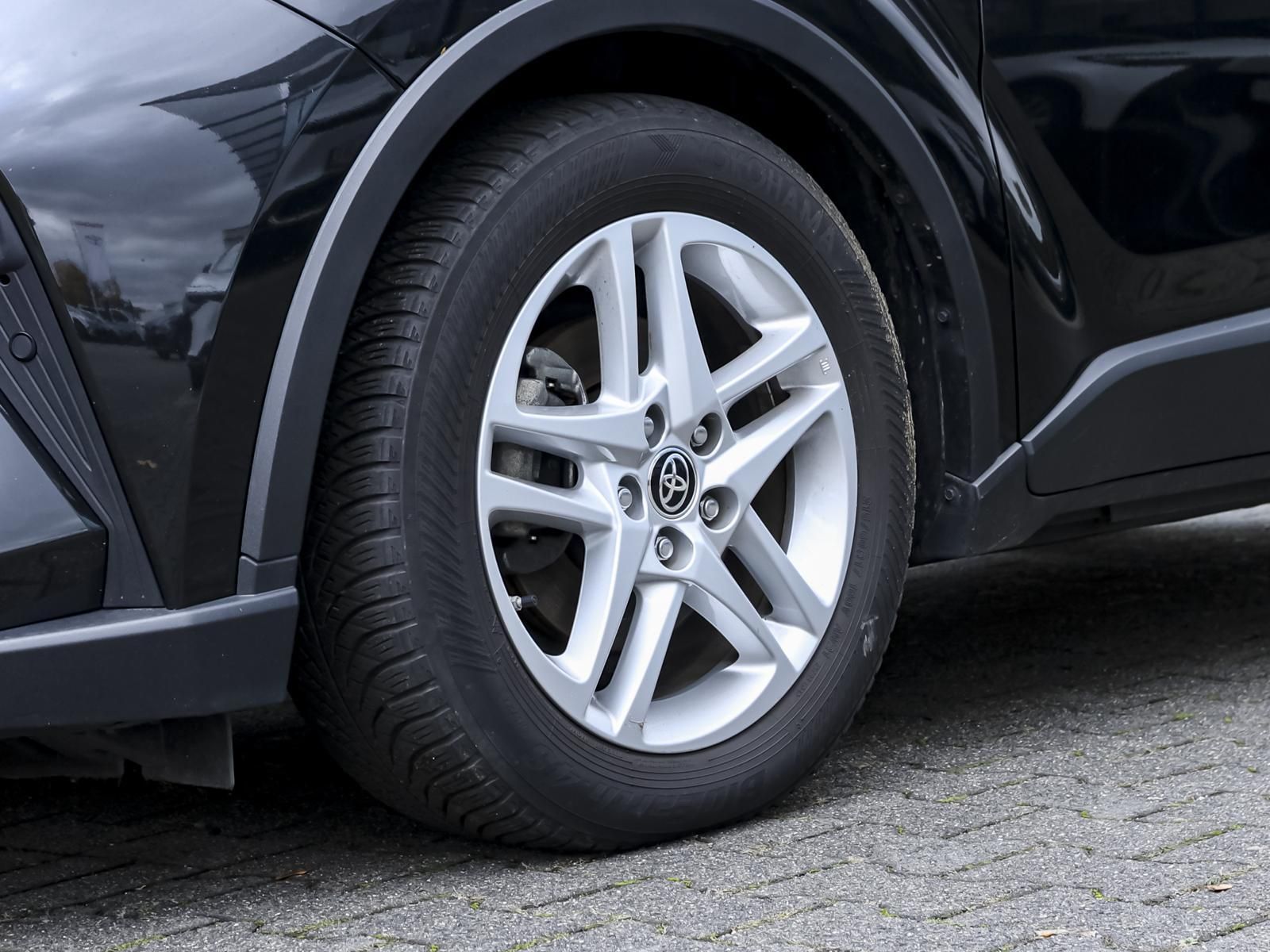 Toyota C-HR 1.8 Hybrid Business Edition NAVI SHZ PDC BT