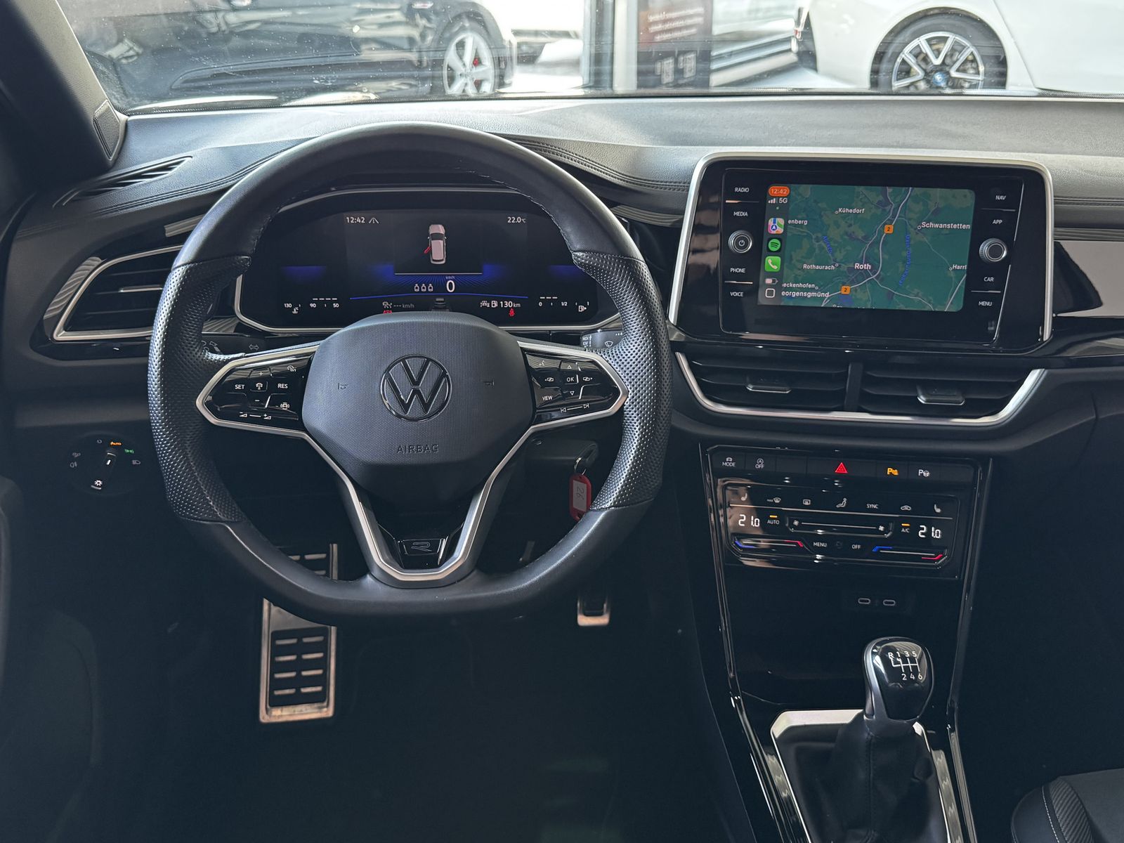 Volkswagen T-Roc 1.0 TSI R-Line - Samsaru's Car Outlet