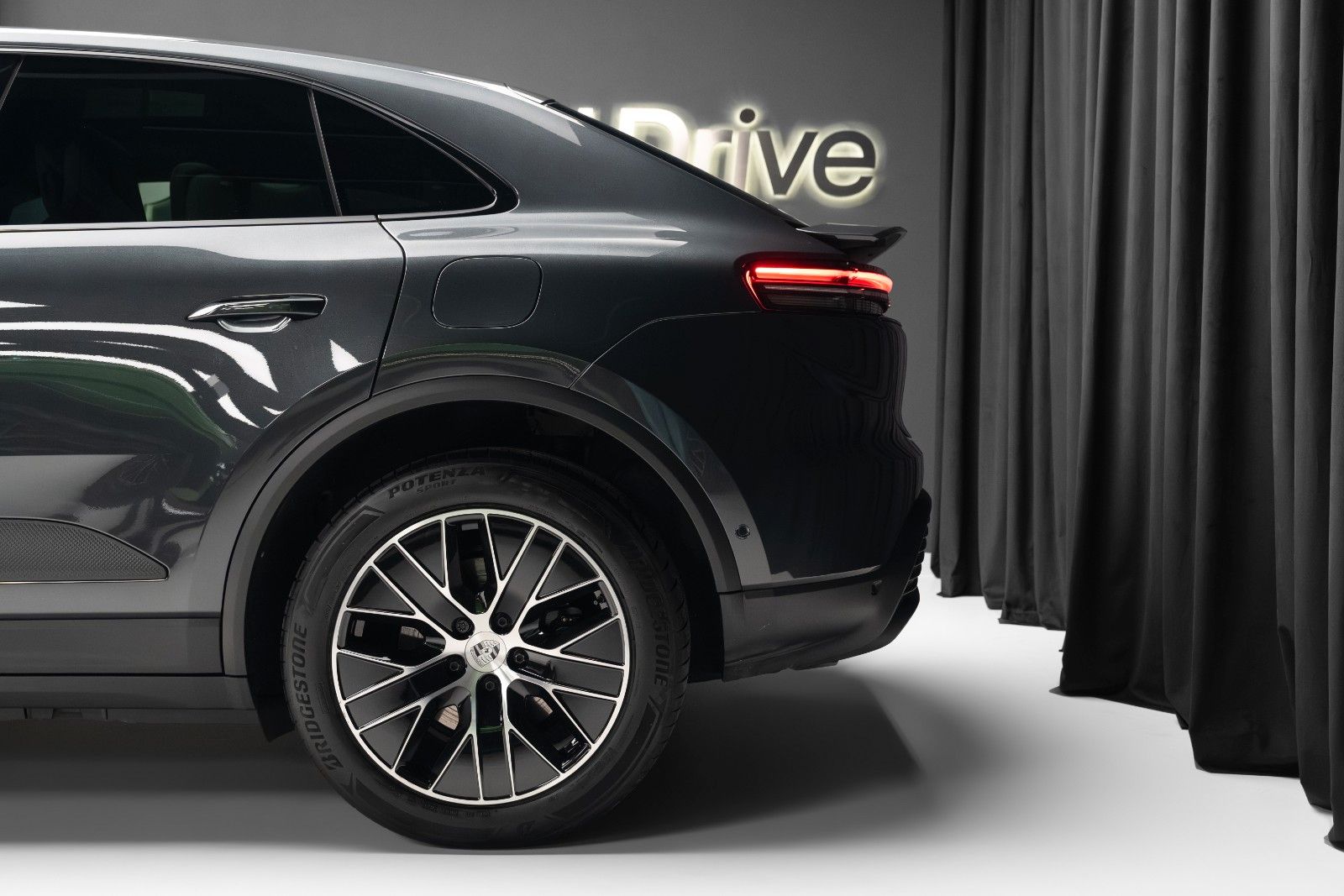 Porsche Macan Electric 4