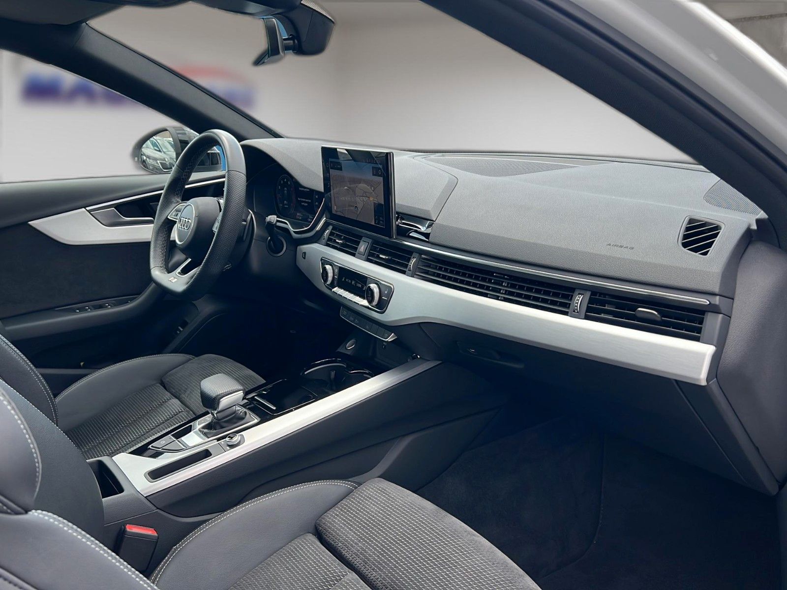 Audi A4 Avant 40 TFSI S tronic S line - Samsaru's Car Outlet