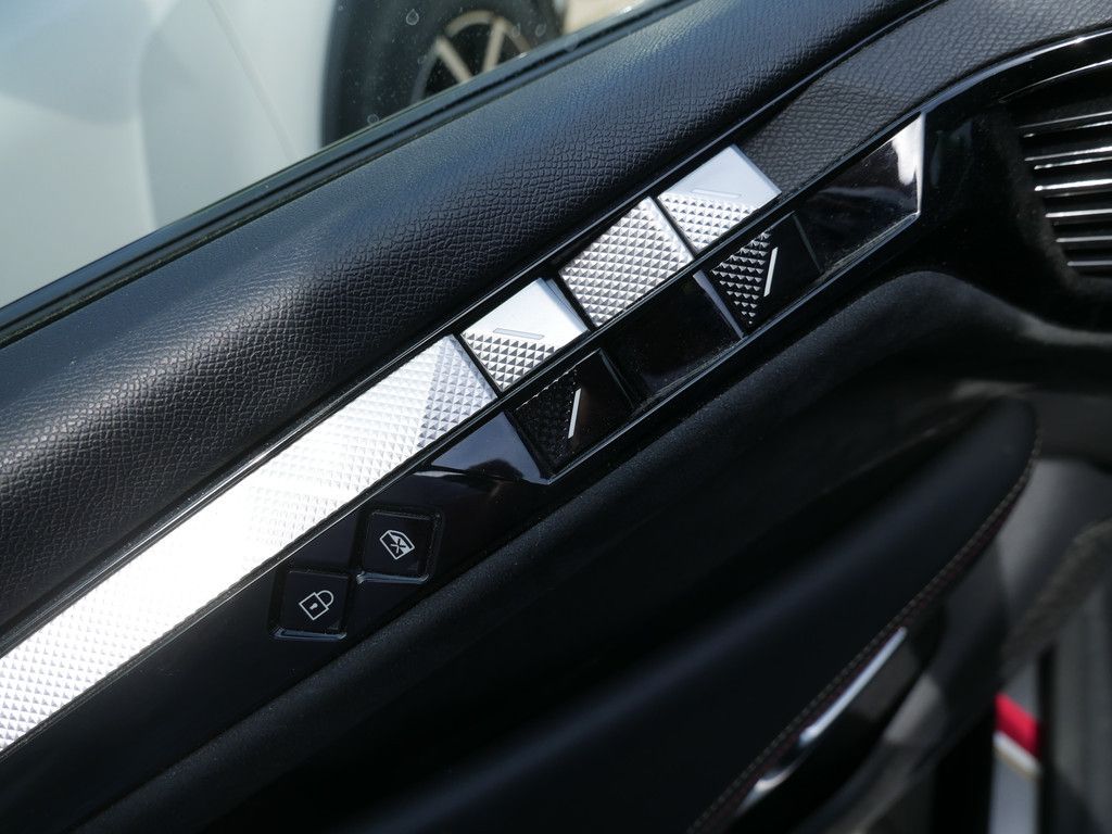DS Automobiles DS 4 E-TENSE 225 Performance Line + MATRIX-LED