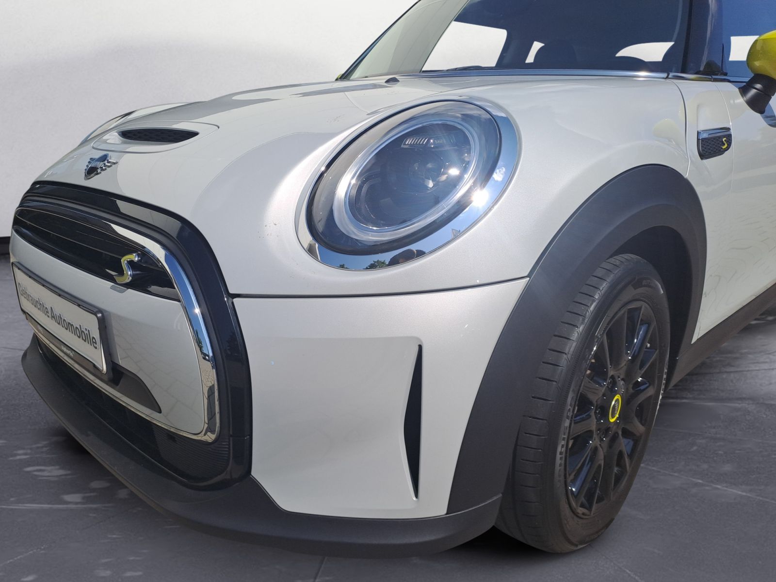 MINI Cooper SE Classic - Samsaru's Car Outlet