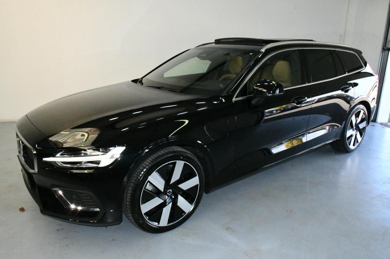 Volvo V60 T6 AWD Ultra Bright 360*B&W*PAN*MASS*HuD*AHK