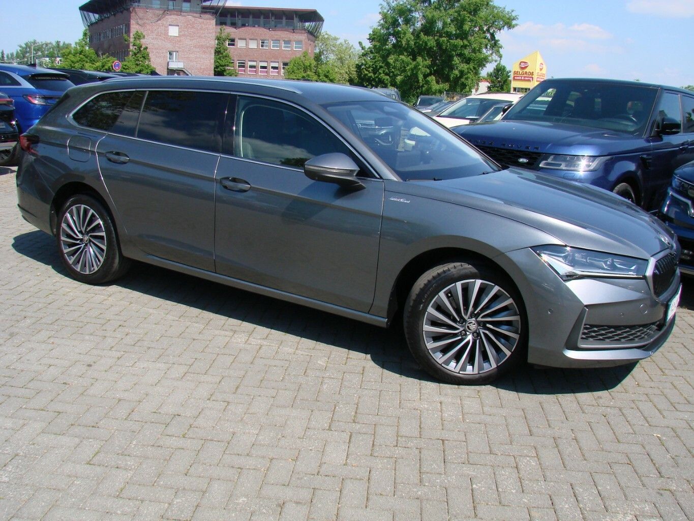 Skoda Superb 2.0TDi L&K 4x4 ACC LED AHK H&K 360º