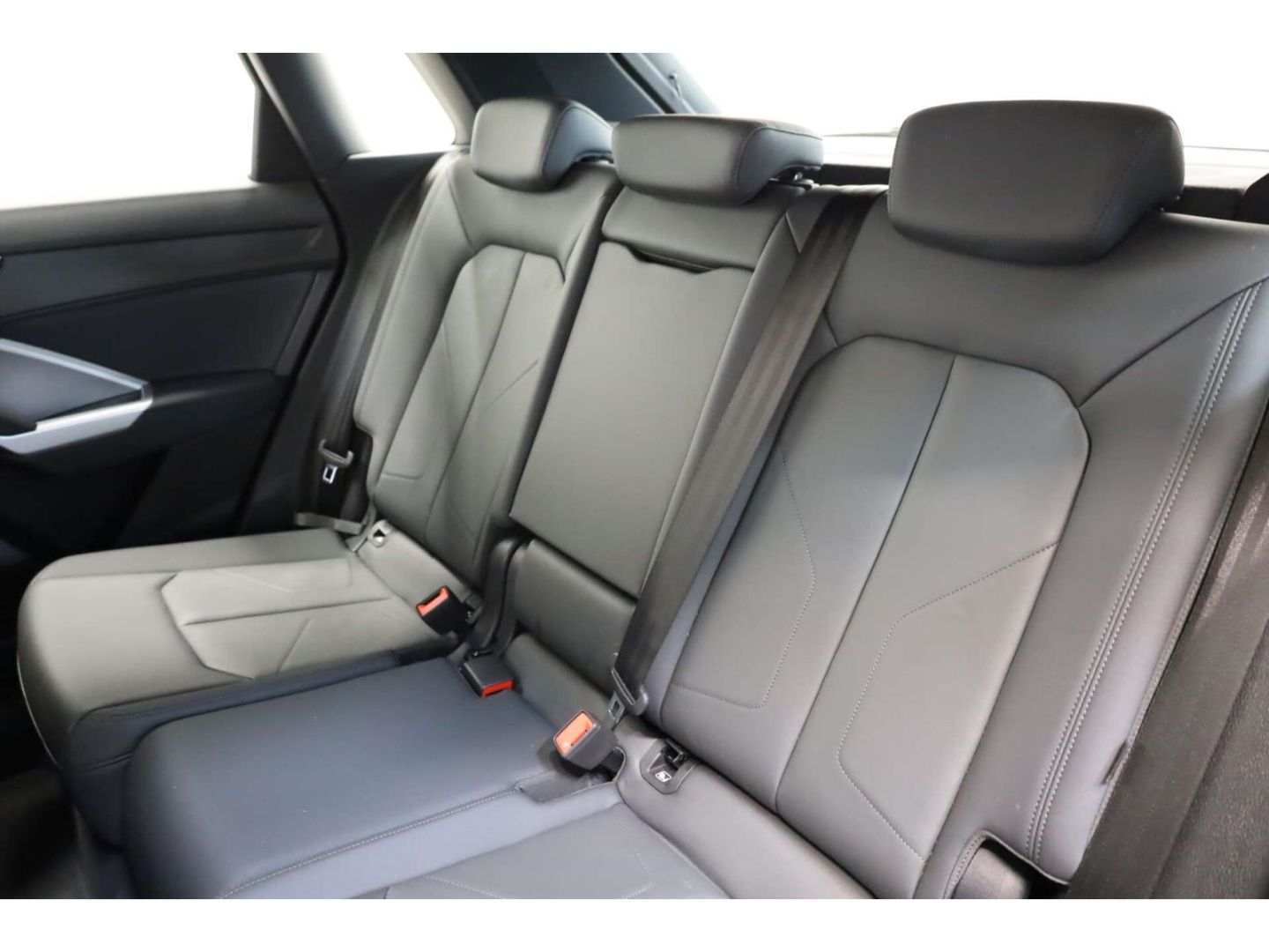 Audi Q3 40 TFSI qu. advanced - Samsaru's Car Outlet